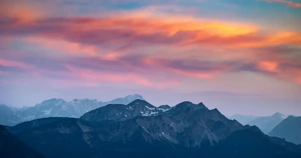 Fermuarlı Triko Takımlar: Moda ve İşlevselliği Bir Arada Sunan Güncel Trendler