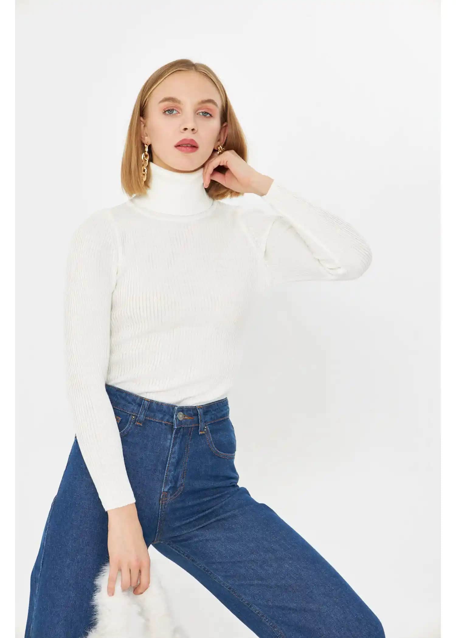 Fitilli Boğazlı Kazaklar: Şıklık ve Konforu Bir Arada Sunan Kış Modası Parçası