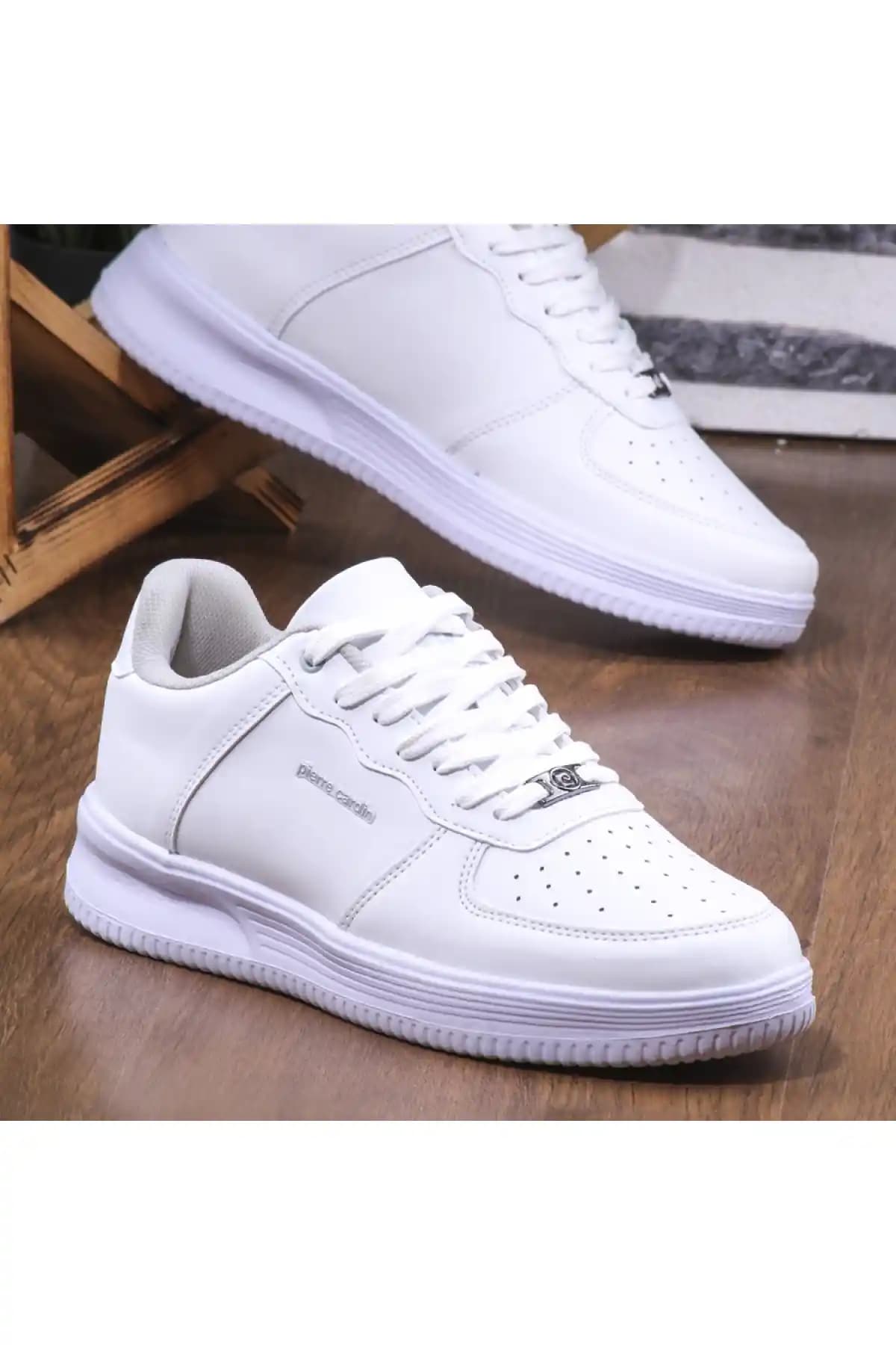 Flo Air Force: Modern Tasarım ve Konforu Bir Arada Sunan Sneakers Koleksiyonu
