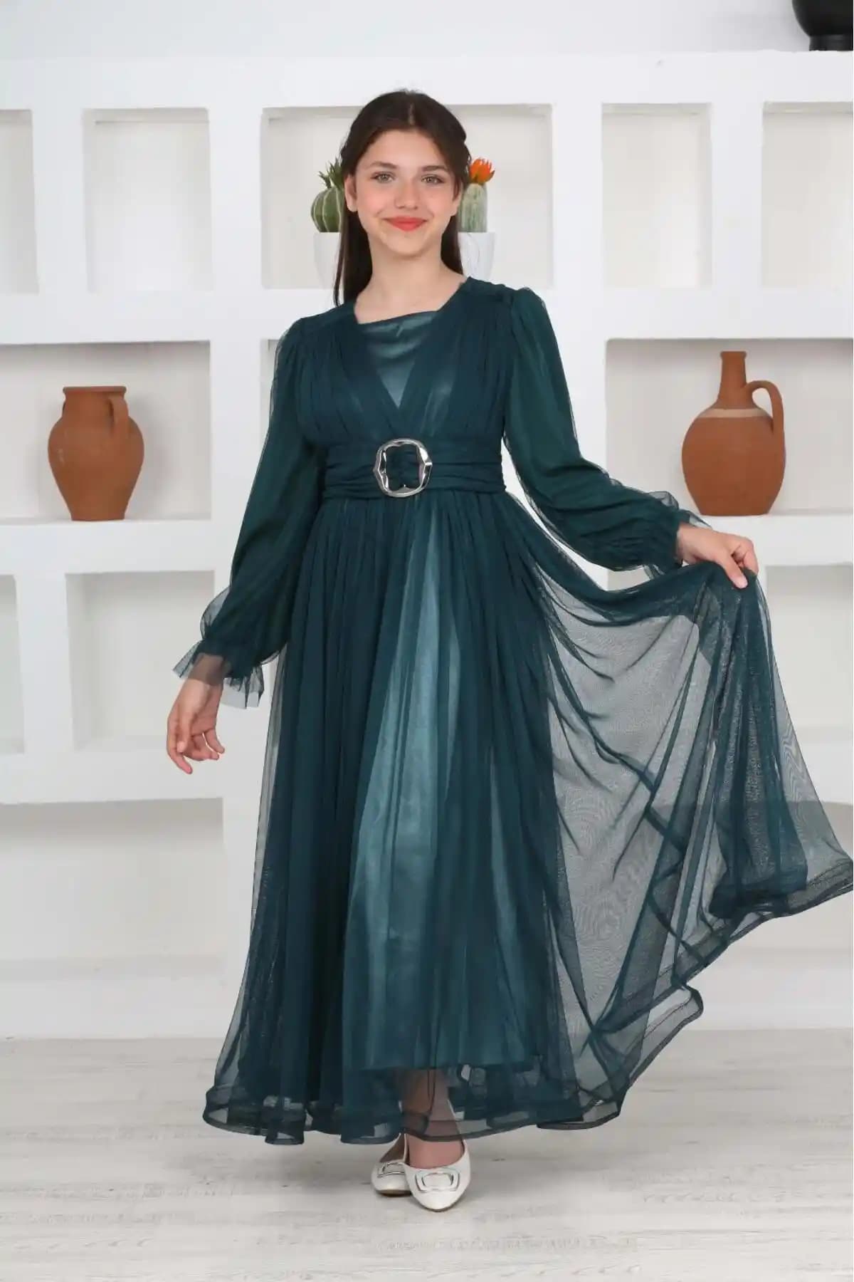 Fulla Elbise Nedir ve Gençler Arasında Popülerlik Kazanan Modern Moda Parçası