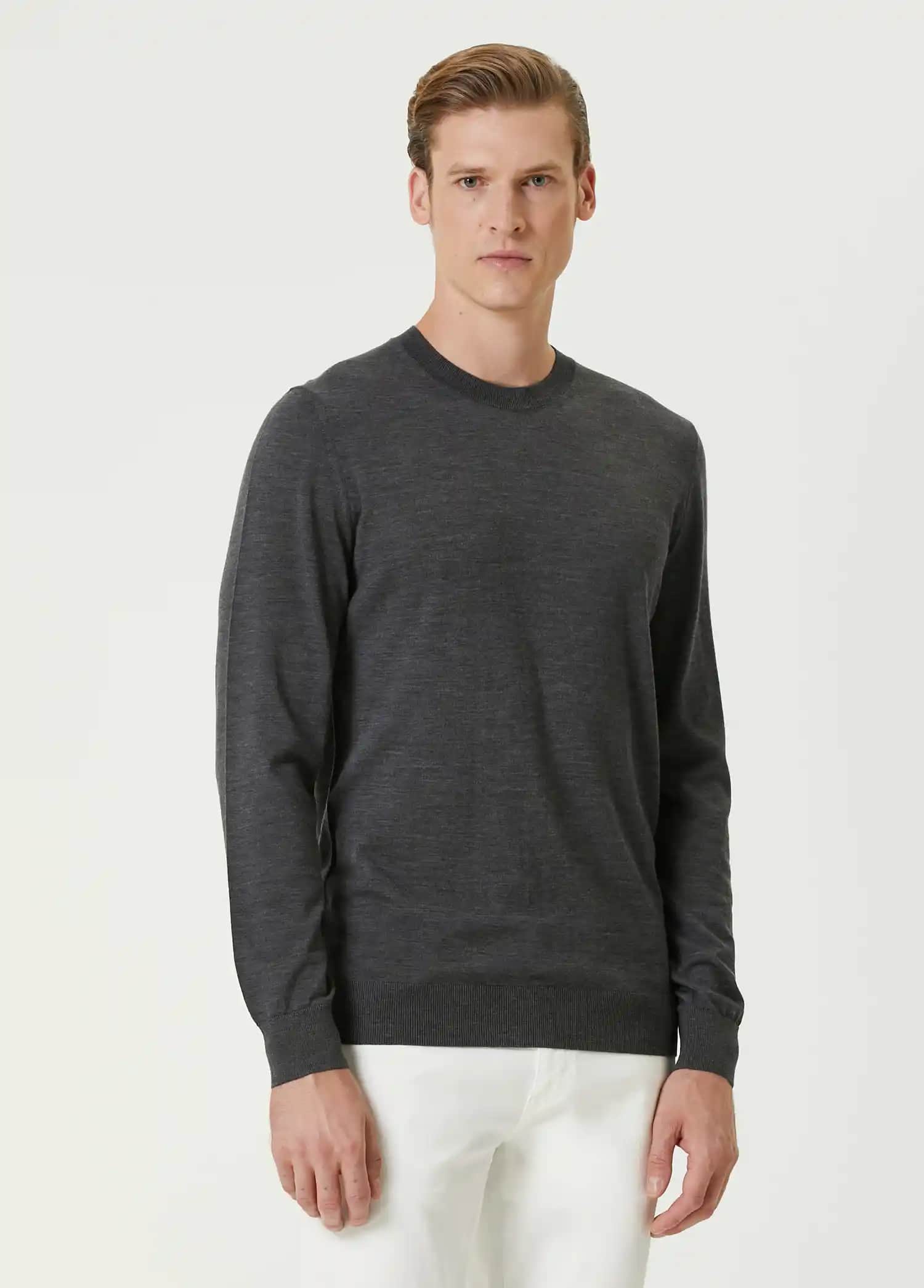 Füme Kazak Modasında Şıklık ve Konforu Bir Arada Sunan Trend Parça