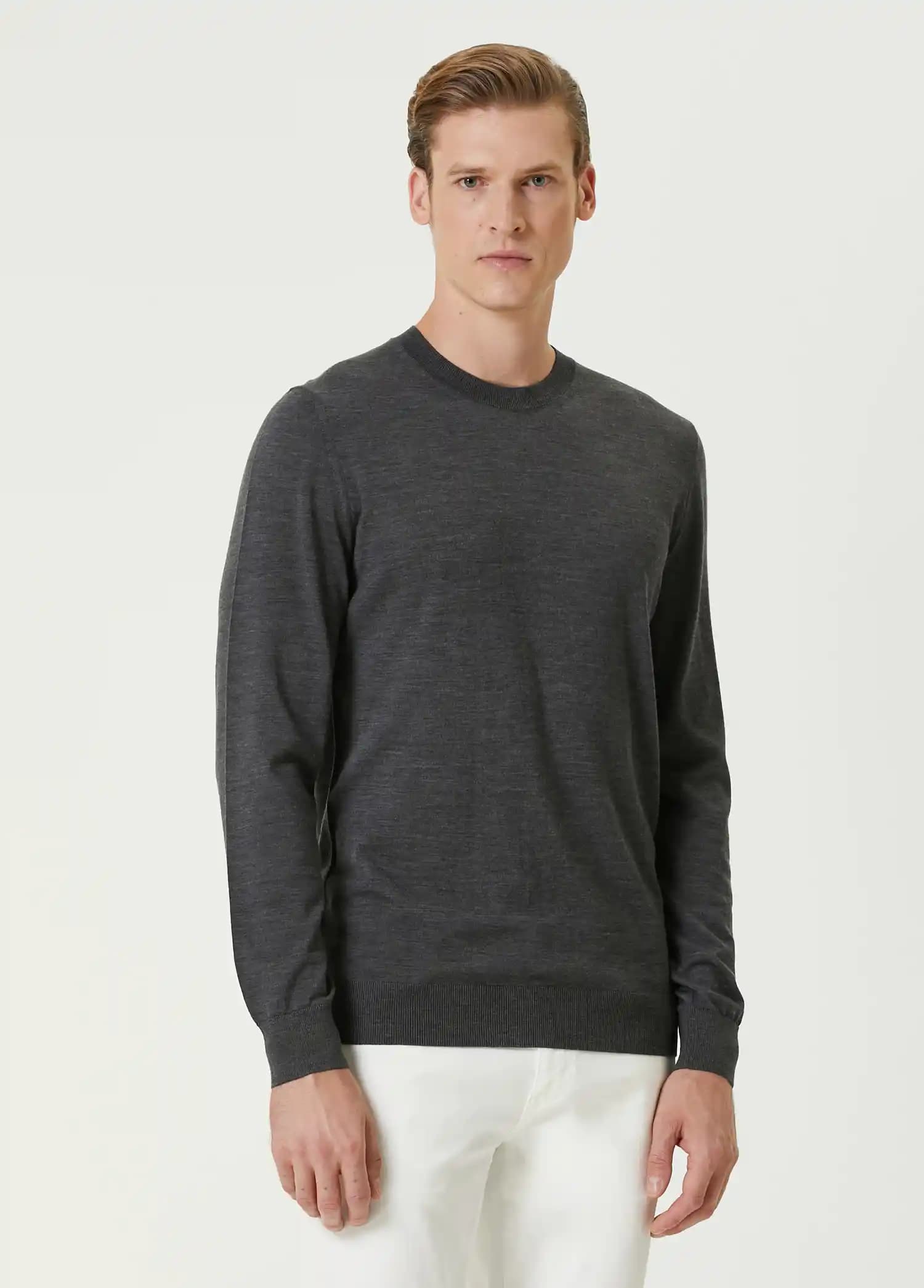 Füme Kazak Modasında Şıklık ve Konforu Bir Arada Sunan Trend Parça