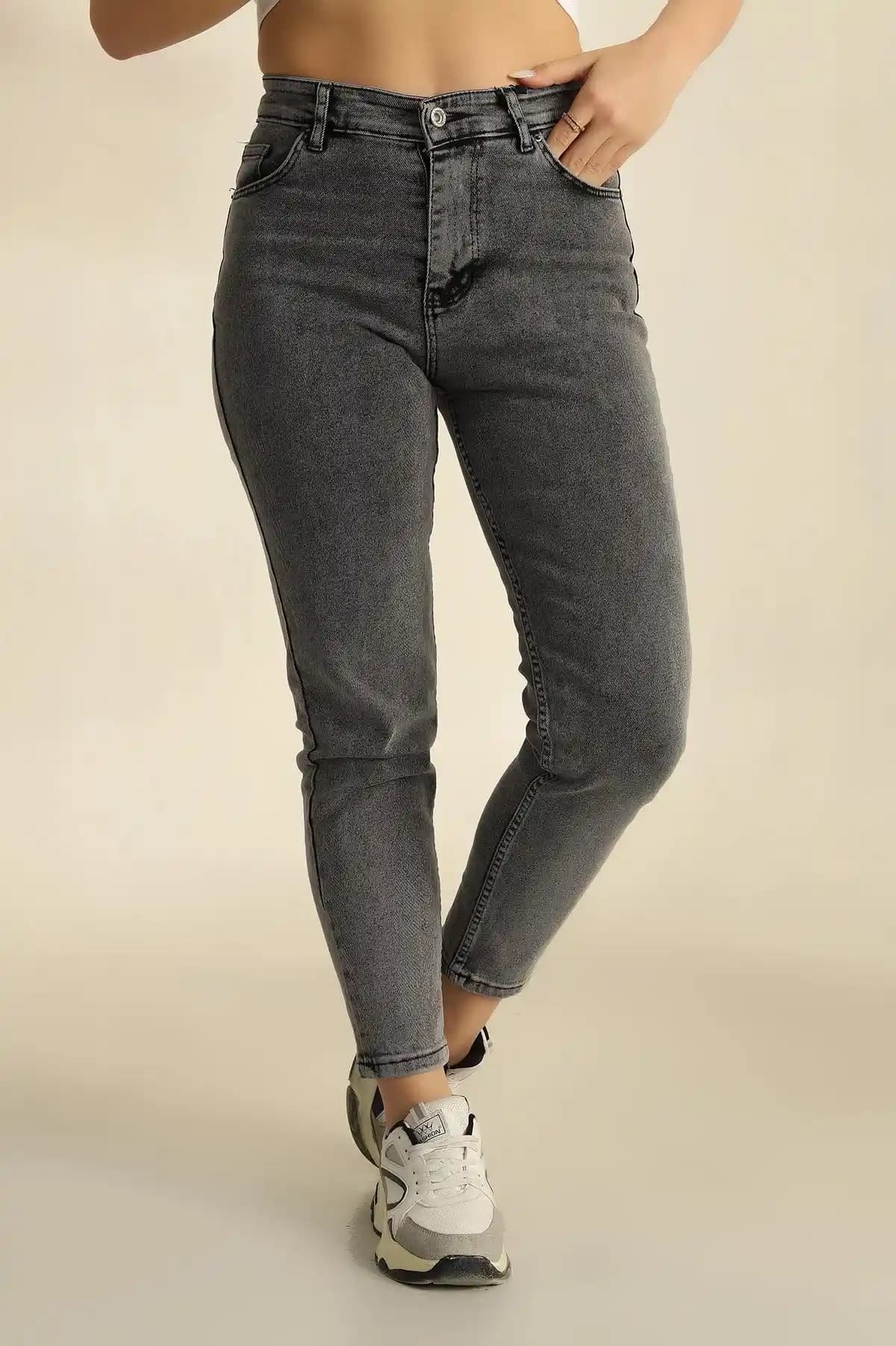 Fume Pantolon Nedir ve Modern Moda Trendleriyle Uyum Sağlayan Stil İpuçları