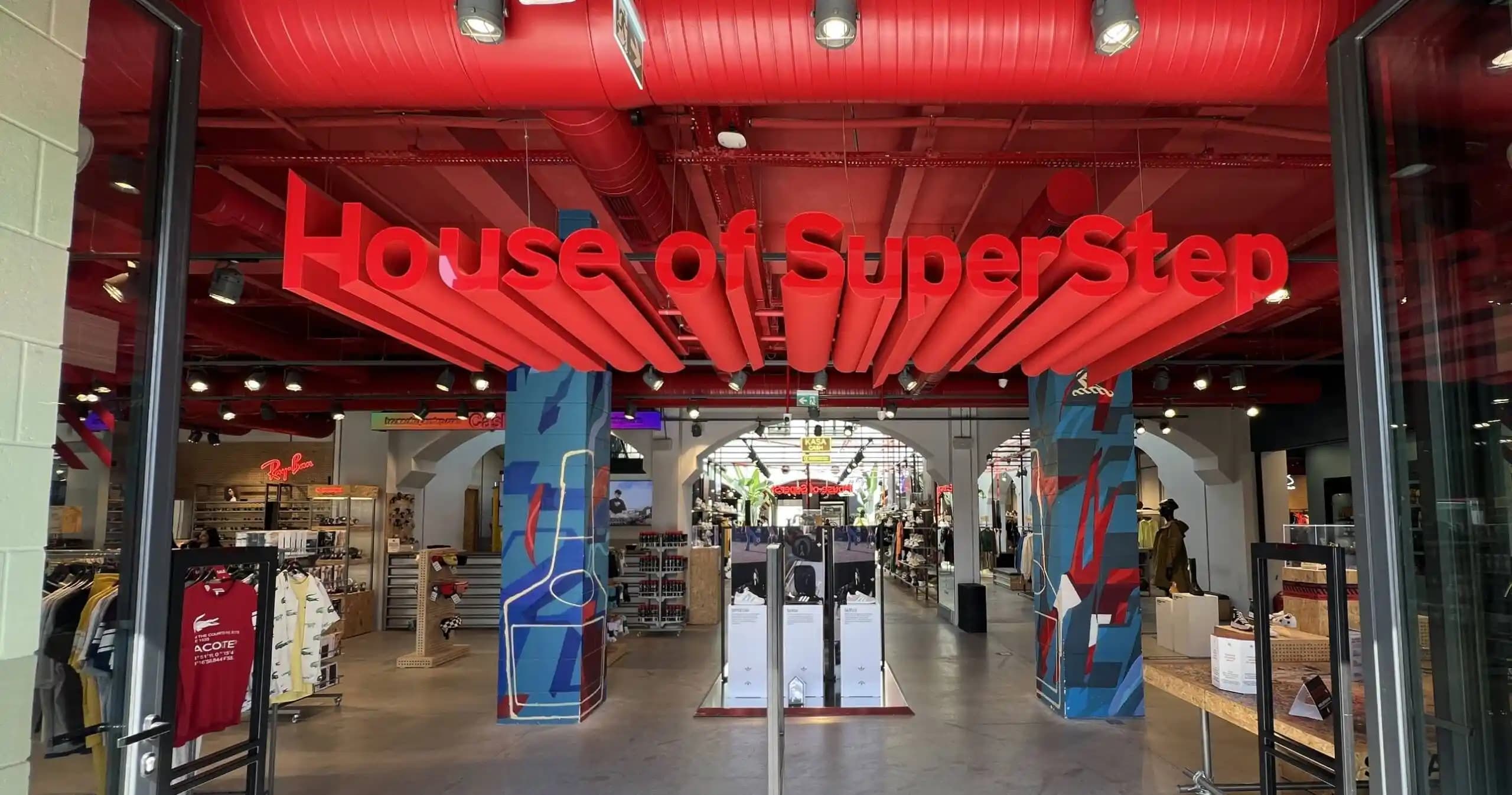 Galataport'ta Superstep Markasının Yenilikçi Moda ve Ayakkabı Koleksiyonları