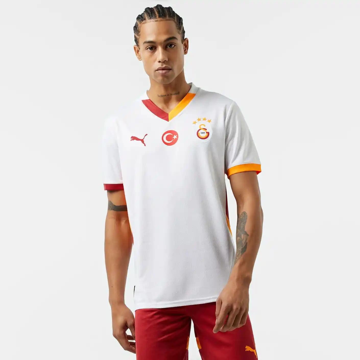 Galatasaray Beyaz Forması ve Moda Dünyasında Renk Kullanımının Yükselişi