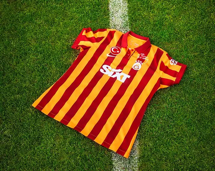 Galatasaray'ın 100. Yılına Özel Forma Tasarımı: Tarih ve Moda Buluşması