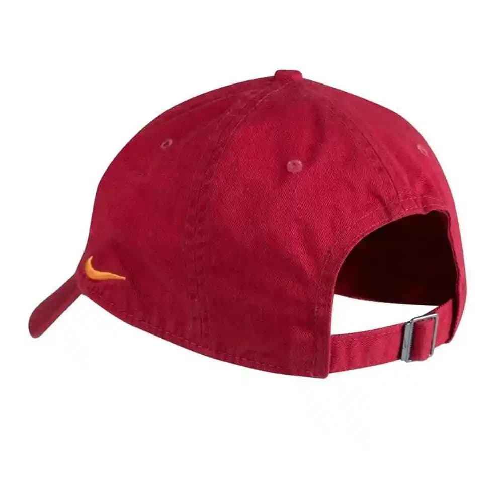 Galatasaray Şapkası Modası ve Takım Tutkusunun Modern Yansıması