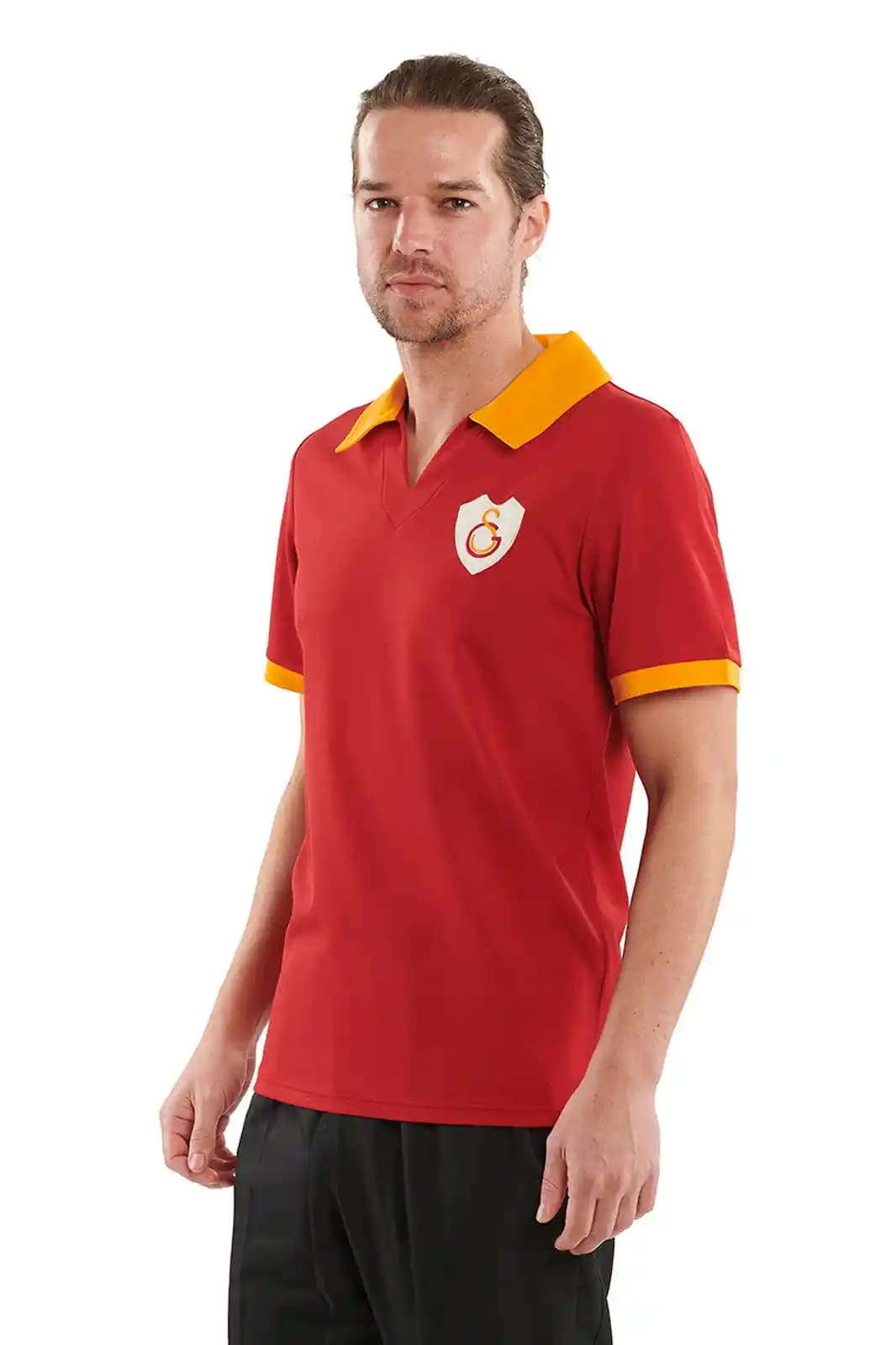 Galatasaray’ın İlk Formasının Tasarımı ve Moda Dünyasındaki Etkileri