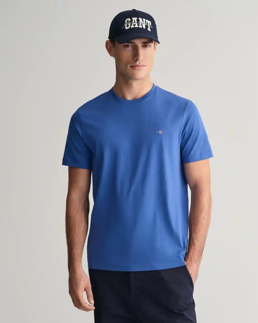 Gant Erkek T-Shirtleri: Şıklık ve Konforu Bir Arada Sunan Moda Parçaları