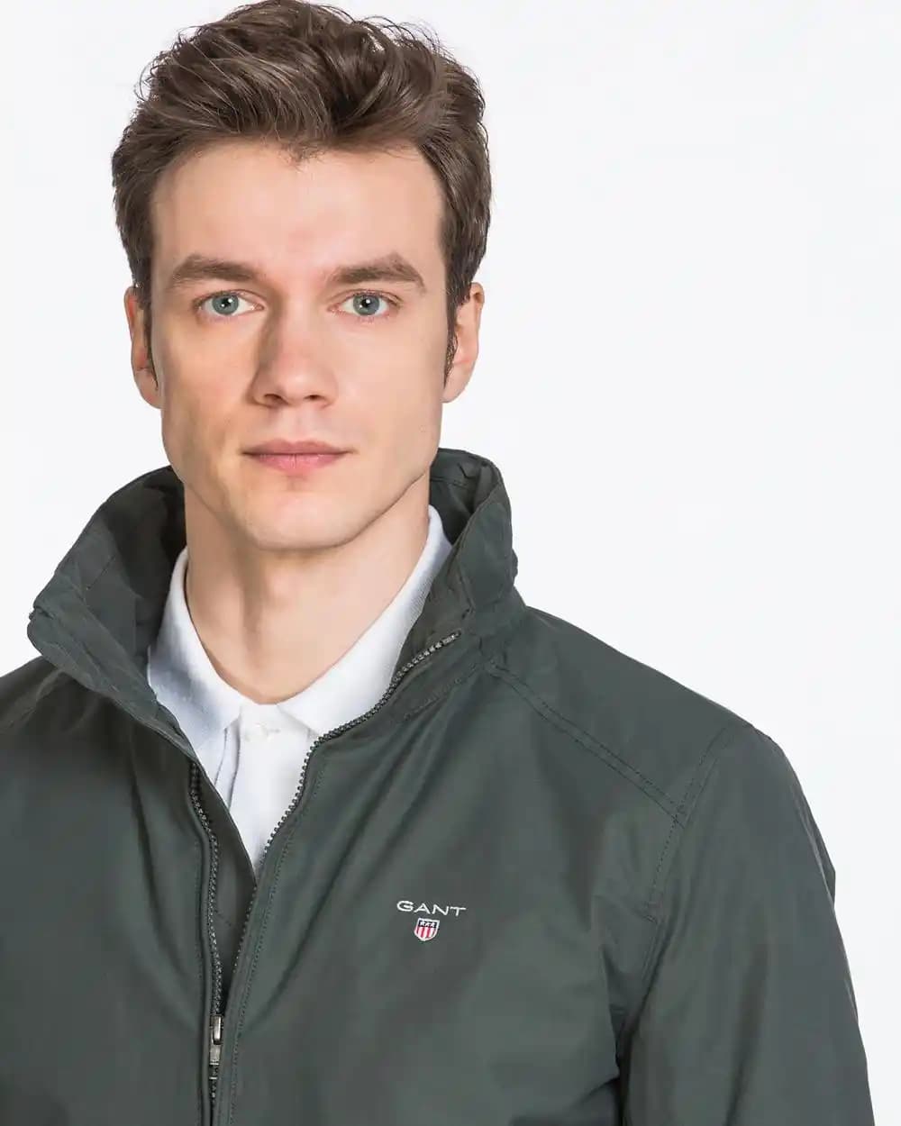 Gant Yeşil Mont Koleksiyonu: Moda ve Fonksiyonelliği Bir Arada Sunan Seçenekler