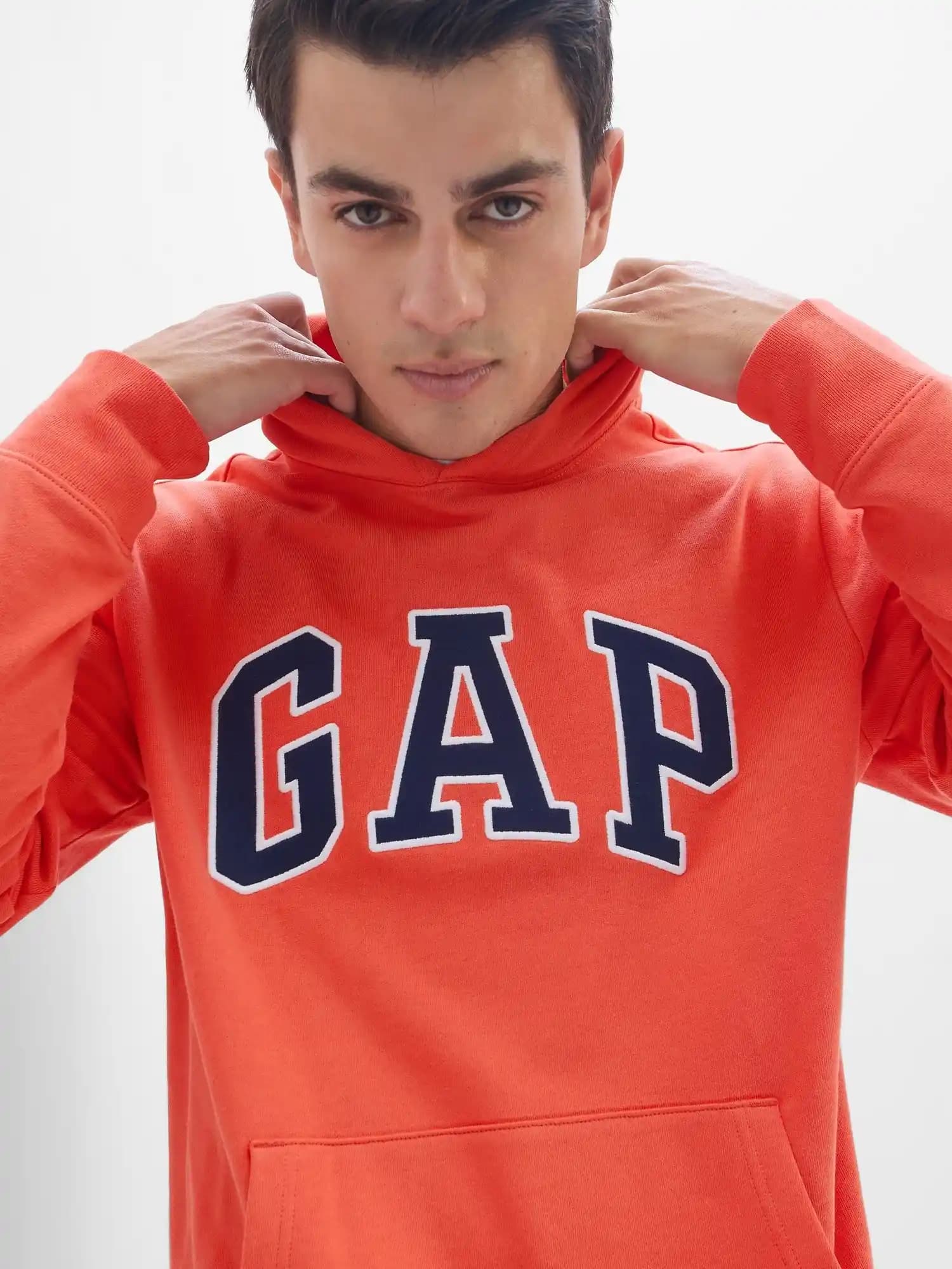 Gap Erkek Sweatshirtleri: Moda ve Konforu Bir Arada Sunan Güncel Koleksiyon