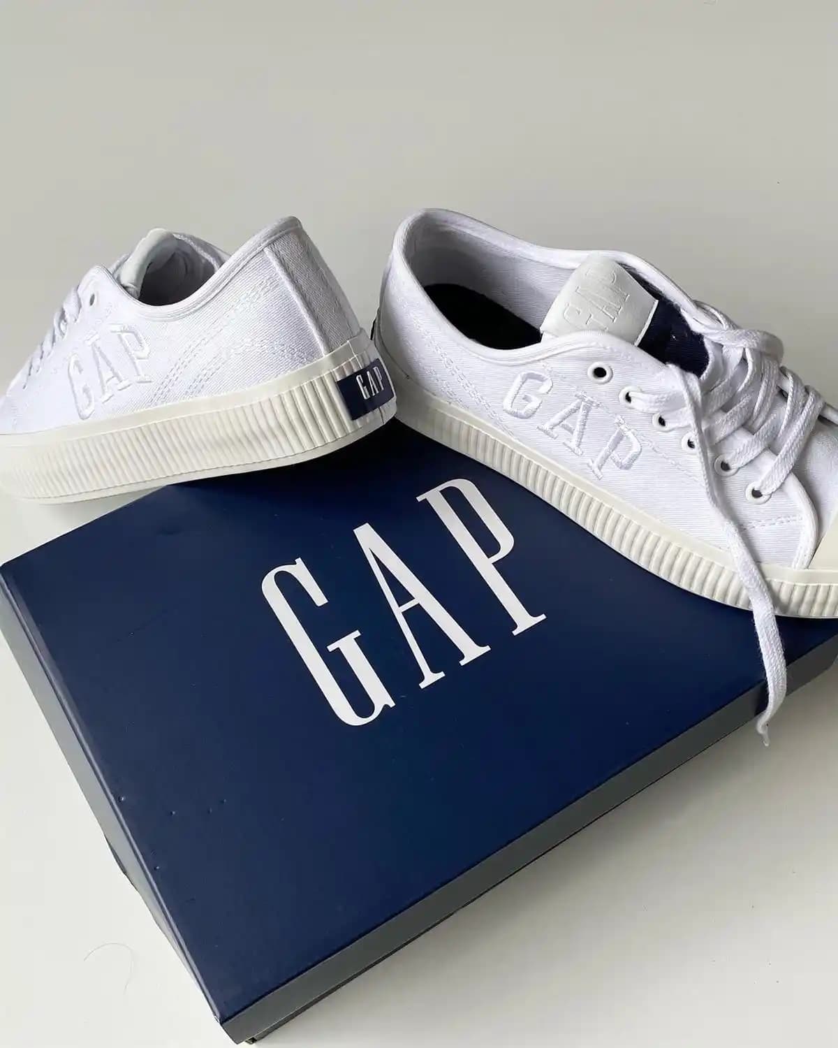 Gap Kadın Ayakkabıları: Şıklık ve Konforu Bir Arada Sunan Modern Koleksiyon