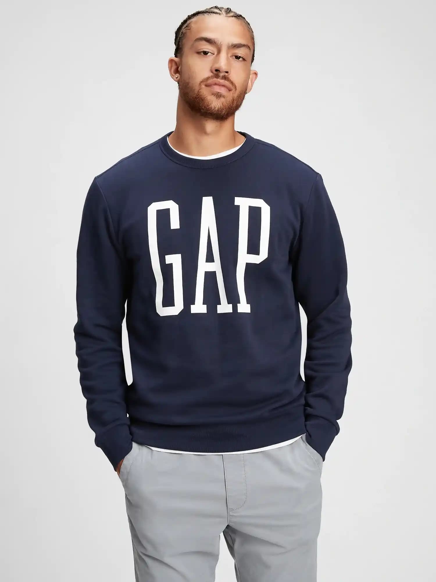 Gap Lacivert Sweatshirtleri ile Zamansız Şıklık ve Rahatlık Yakalayın