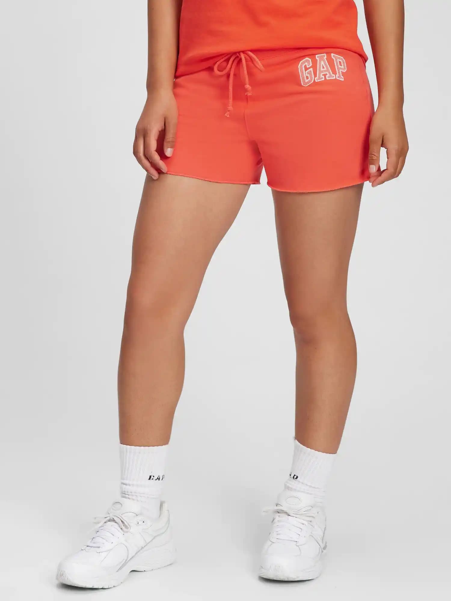 Gap şort koleksiyonları ve moda trendleriyle stilinizi güncelleyin