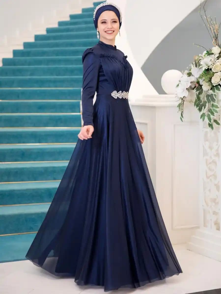 Gece Mavisi Takım Elbise: Moda ve Zarafetin Modern Şıklık Simgesi