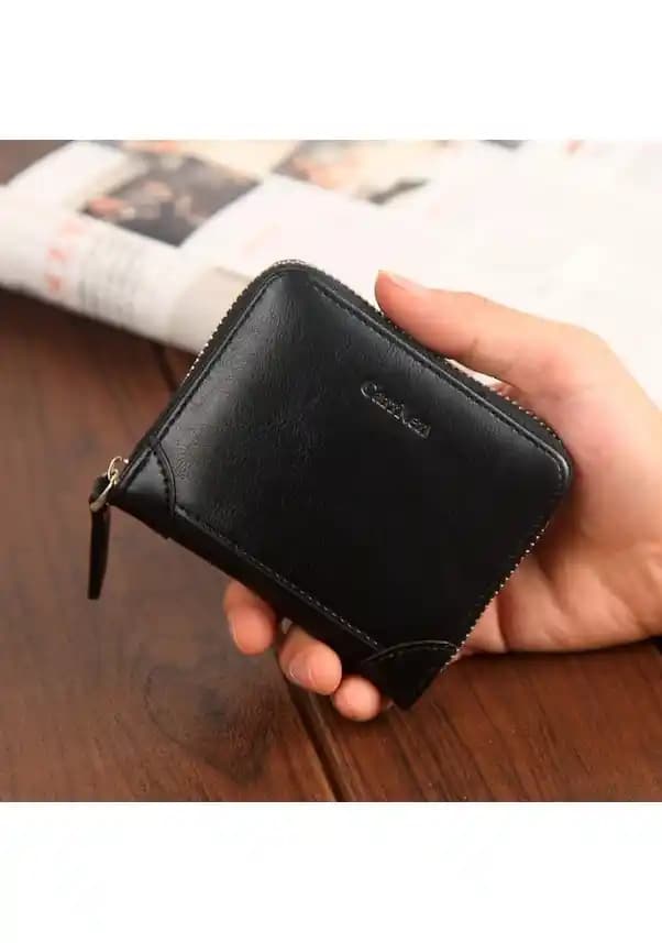 Genç Erkekler İçin Stil ve İşlevselliği Bir Arada Sunan Cüzdan Seçenekleri