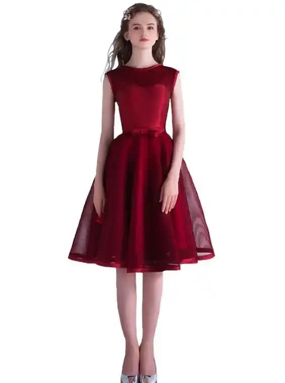 Genç Kızlar İçin Moda Trendleri ve Şık Elbise Seçenekleri Rehberi