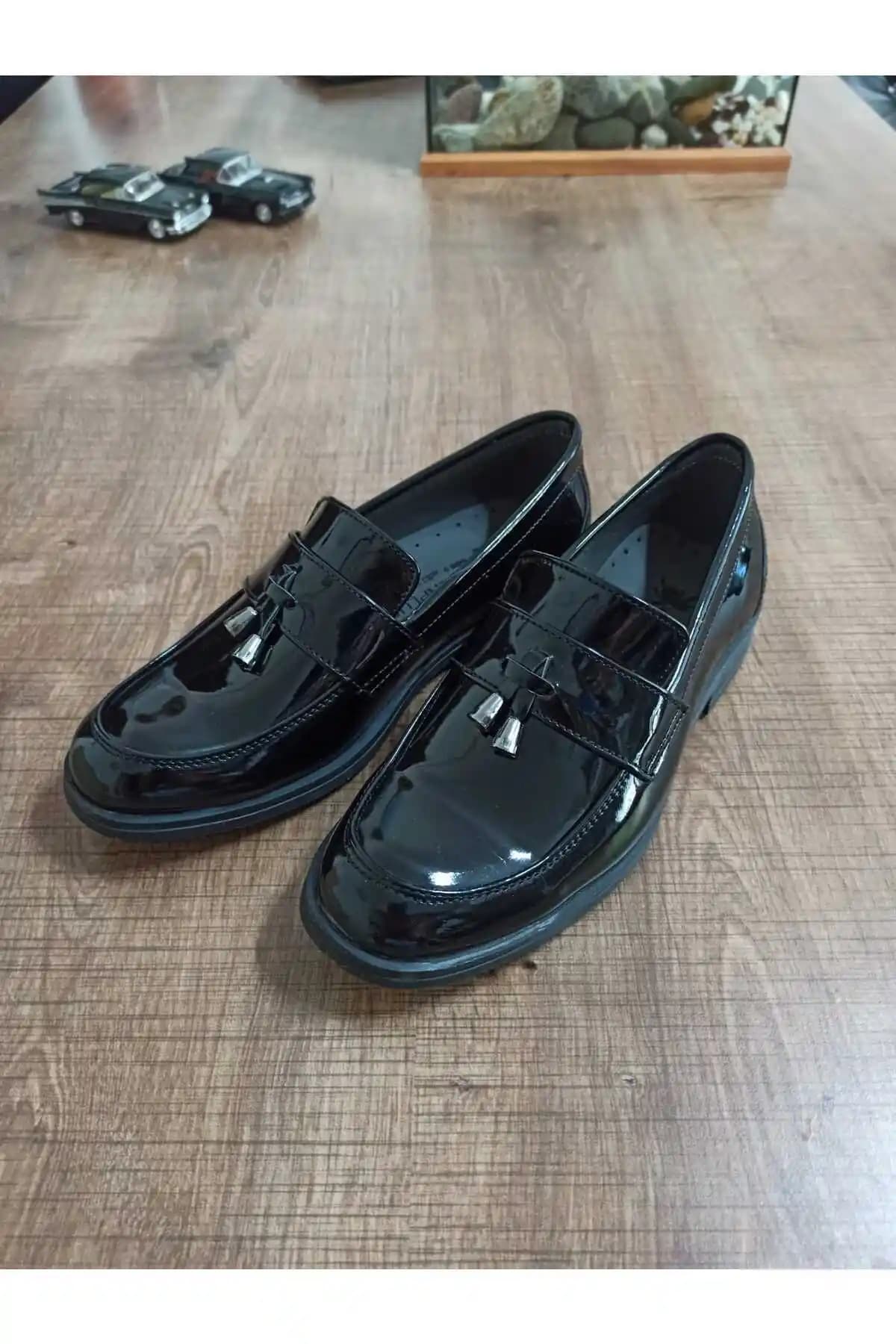 Genç Kundura Moda Trendleri ve Güncel Tasarımlarla Kendini İfade Etme