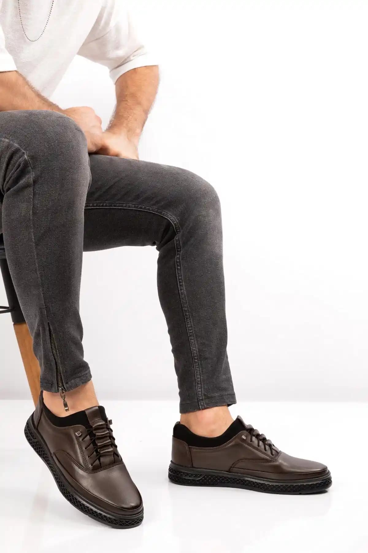 Geniş Taraklı Erkek Ayakkabıları: Moda ve Konforun Birleştiği Güncel Trendler