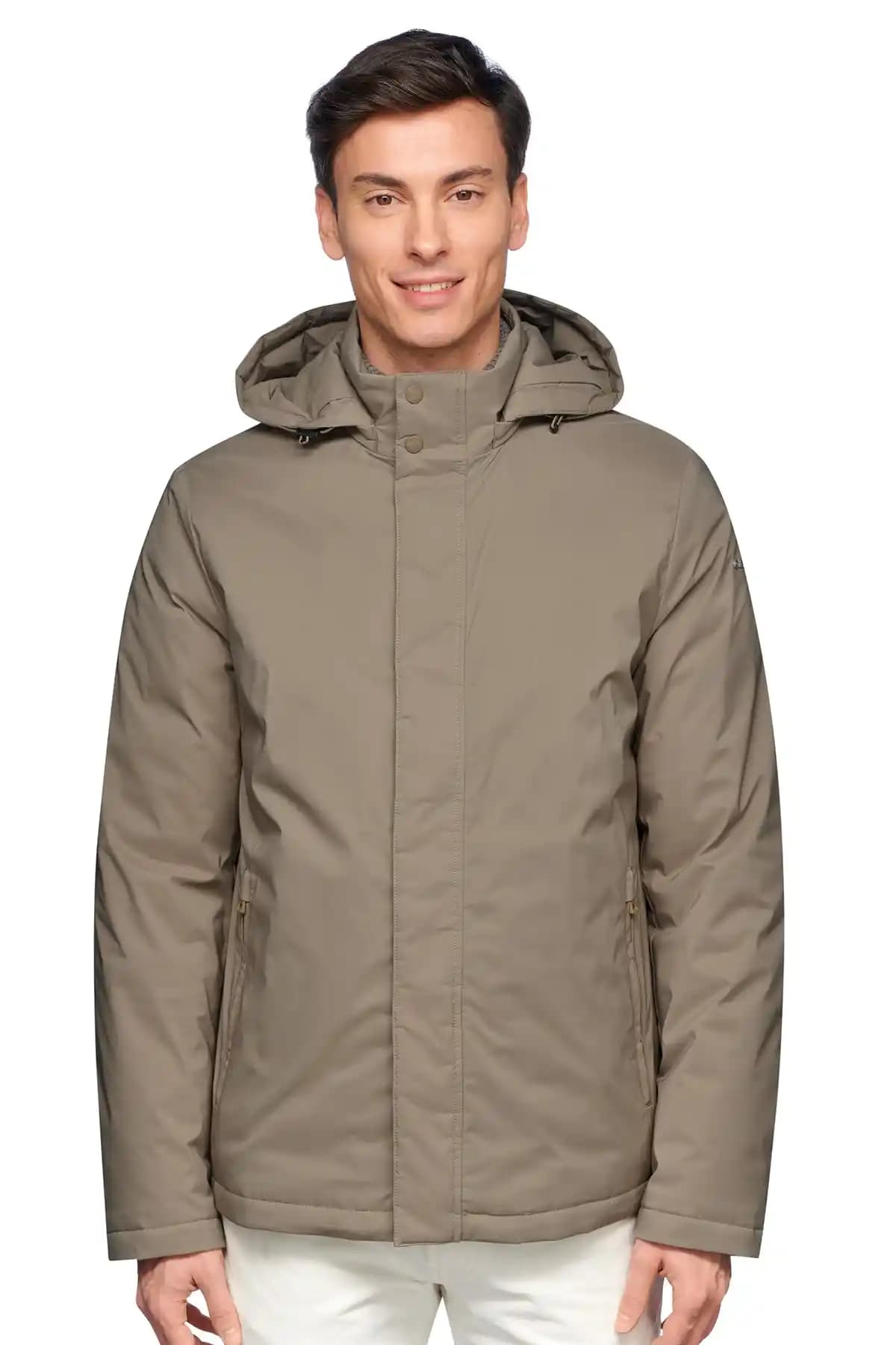 Geox Mont: Moda ve Fonksiyonelliği Bir Arada Sunan Modern Kış Montları