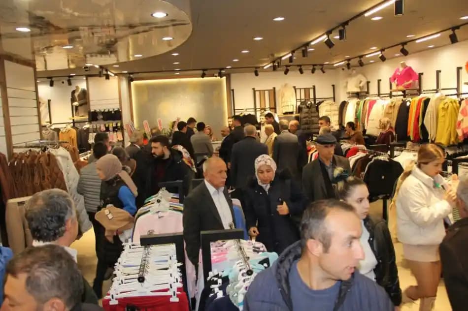 Giyim Marketlerinin Moda Endüstrisindeki Yükselişi ve Gelecekteki Trendler