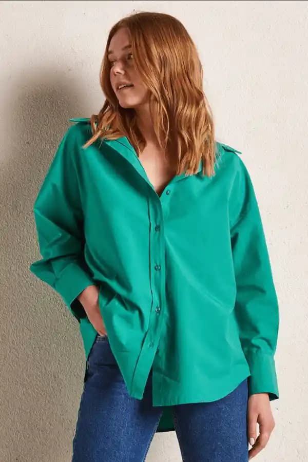 Gömlek Renkleriyle Stilinizi Yükseltin: Moda ve Renk Trendleri 2024