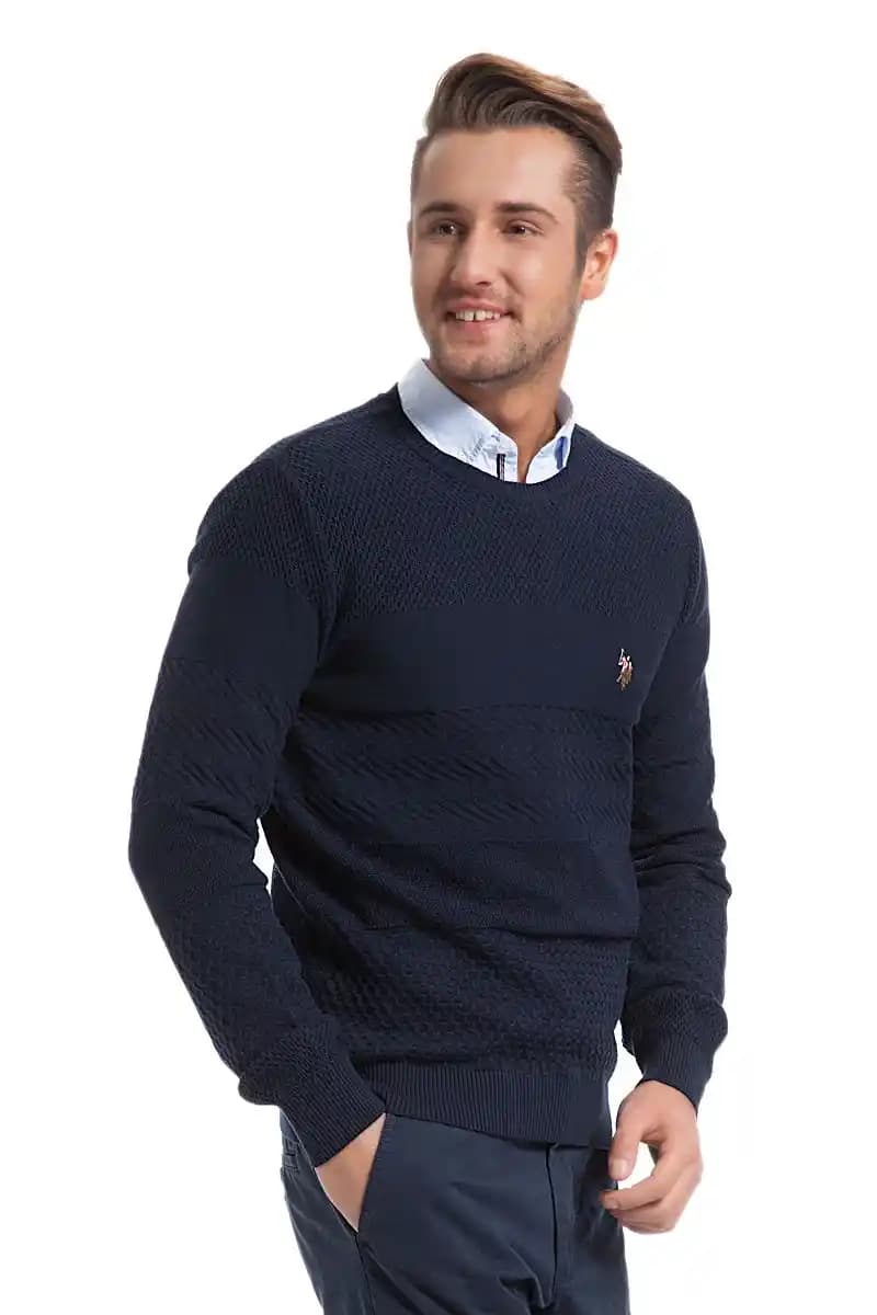 Gömlek Üzerine Kazak Kombinasyonları ve Moda Trendleri Analizi