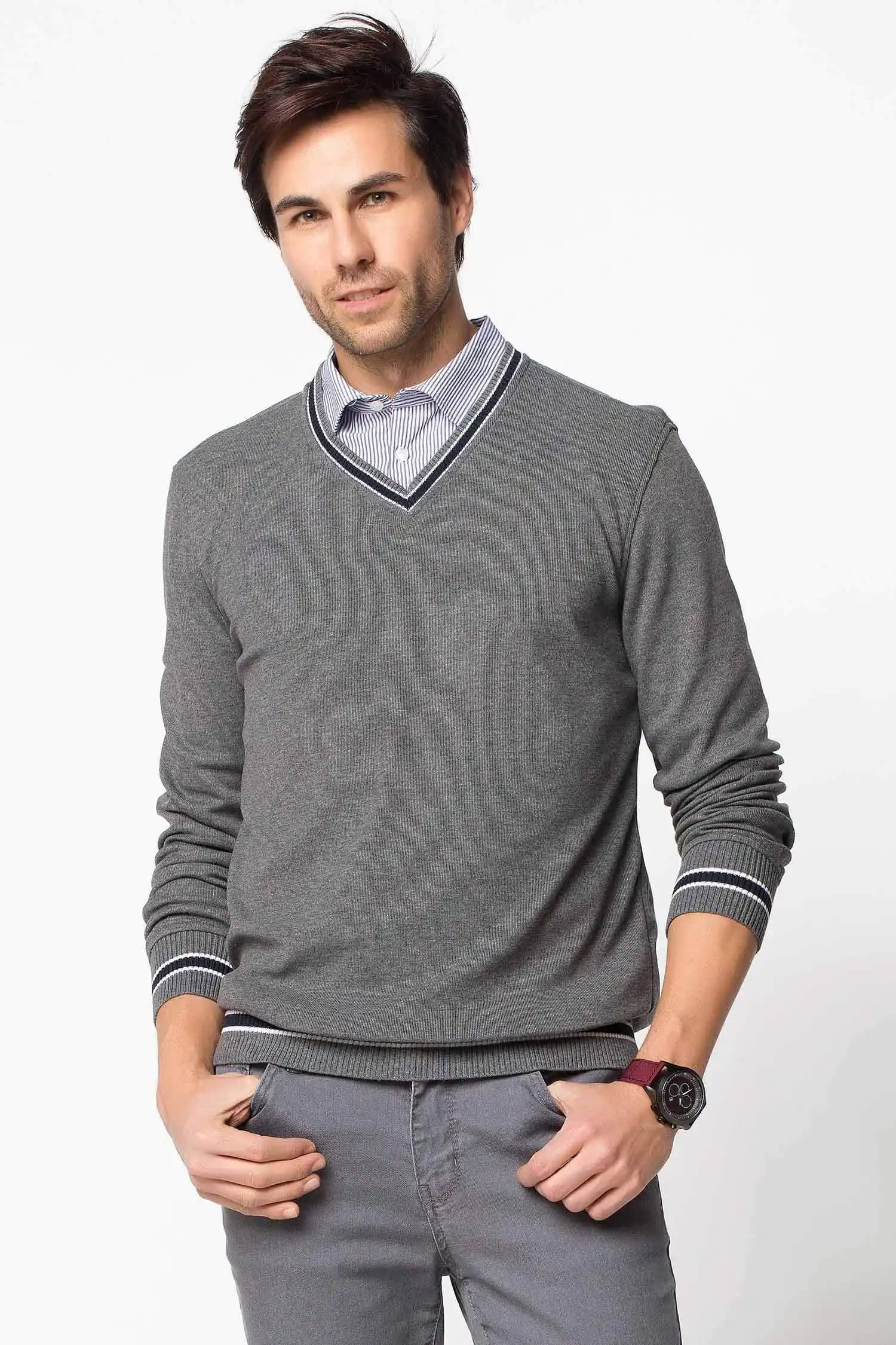 Gömlek Yakalı Sweatshirtler: Modern Tarz ve Konforun Birleştiği Moda Seçenekleri