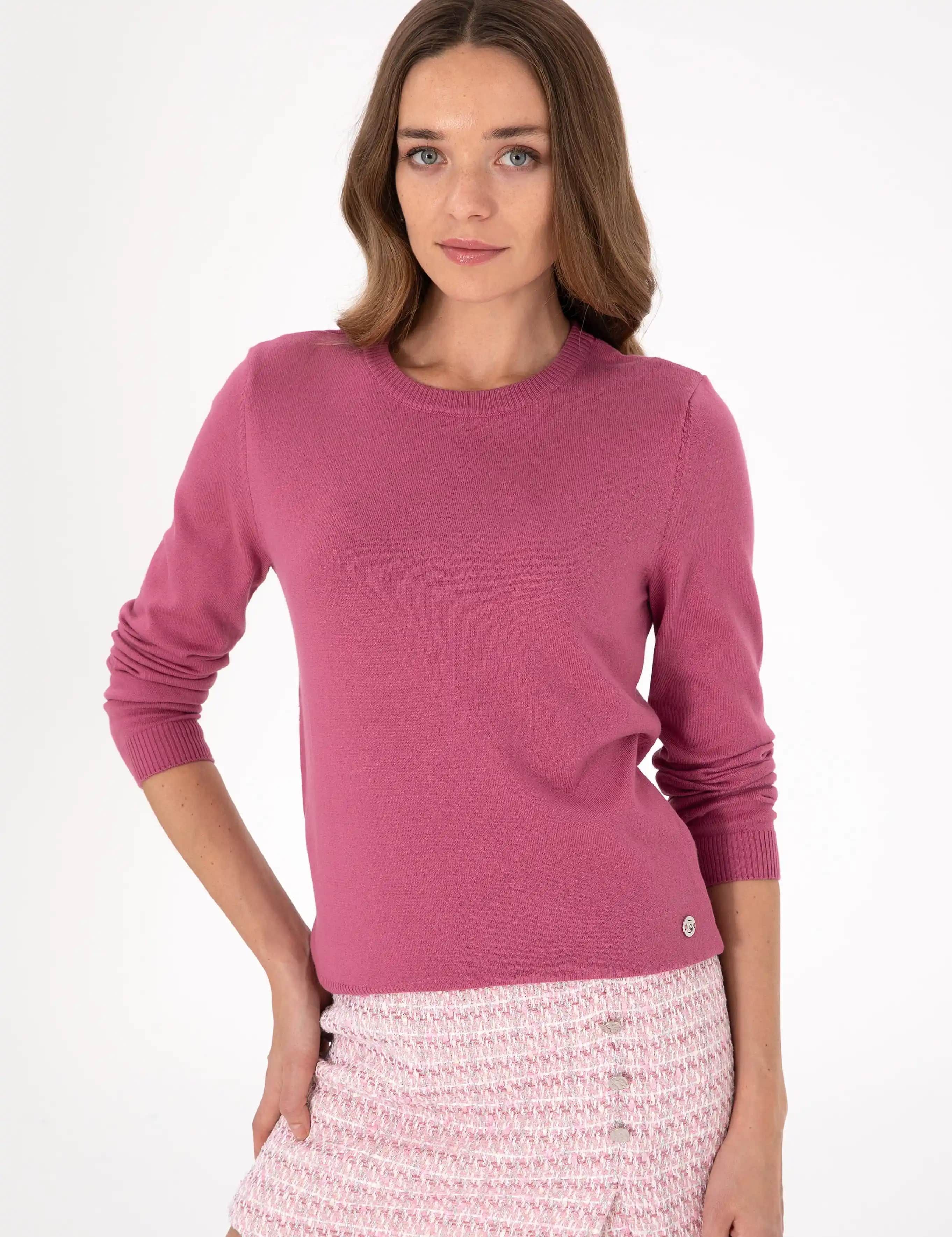 Gül Kurusu Kazak Modasında Zarif ve Çok Yönlü Kullanım İpuçları