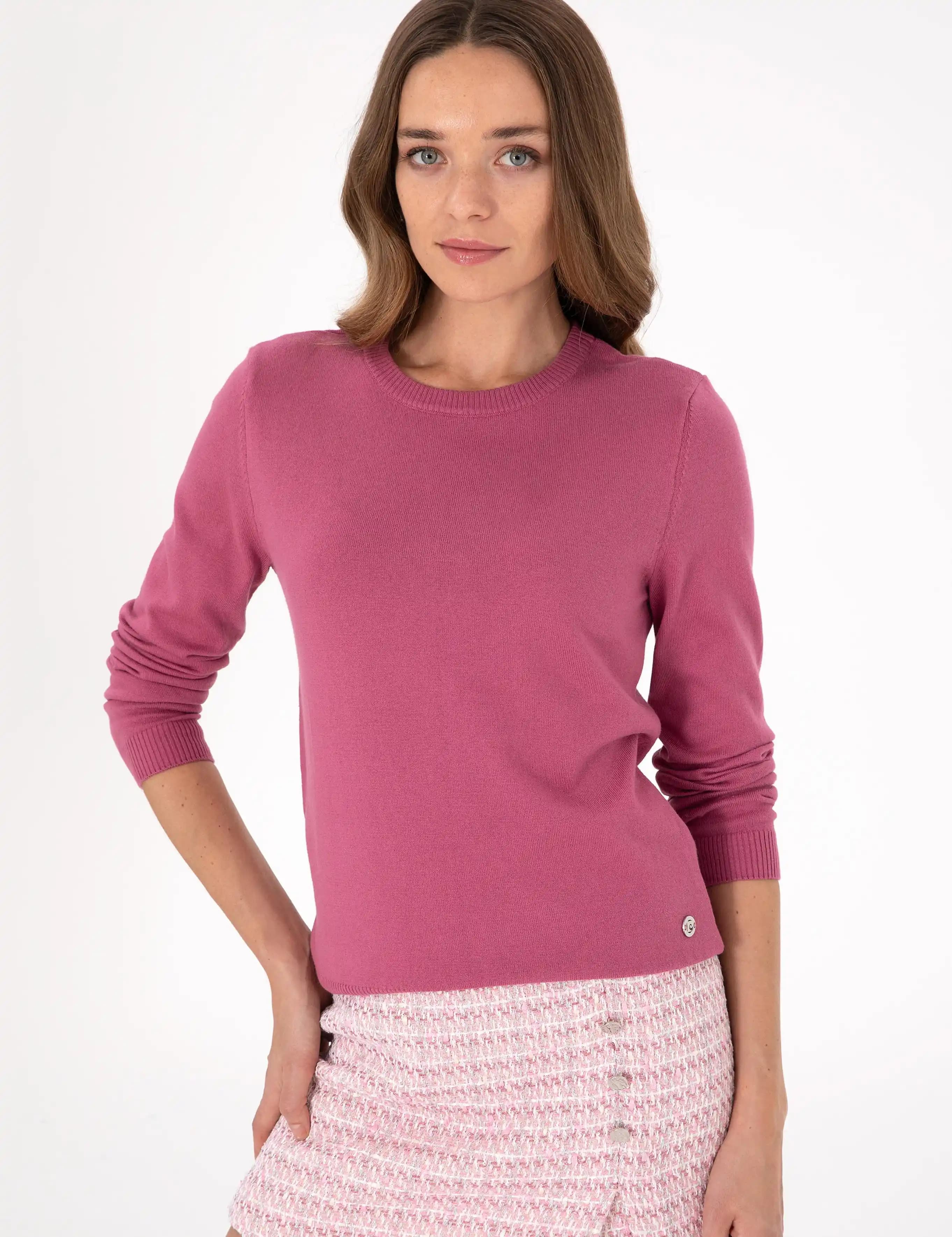 Gül Kurusu Kazak Modasında Zarif ve Çok Yönlü Kullanım İpuçları