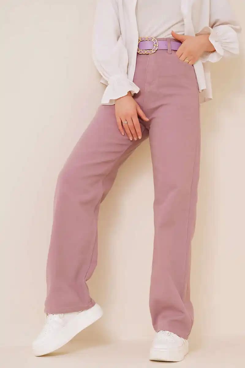 Gül Kurusu Pantolon: Moda Trendlerinde Zarif ve Şık Bir Seçenek Analizi