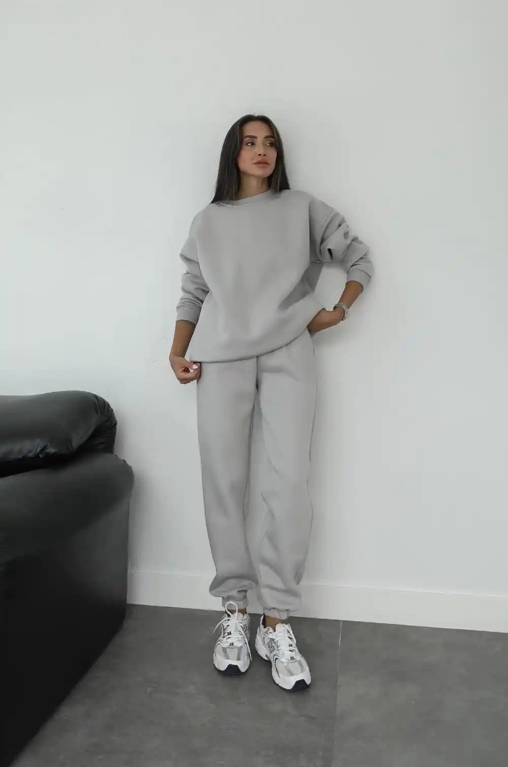 Günümüz Moda Trendlerinde 999 Eşofman: Konfor ve Şıklığın Modern Buluşması