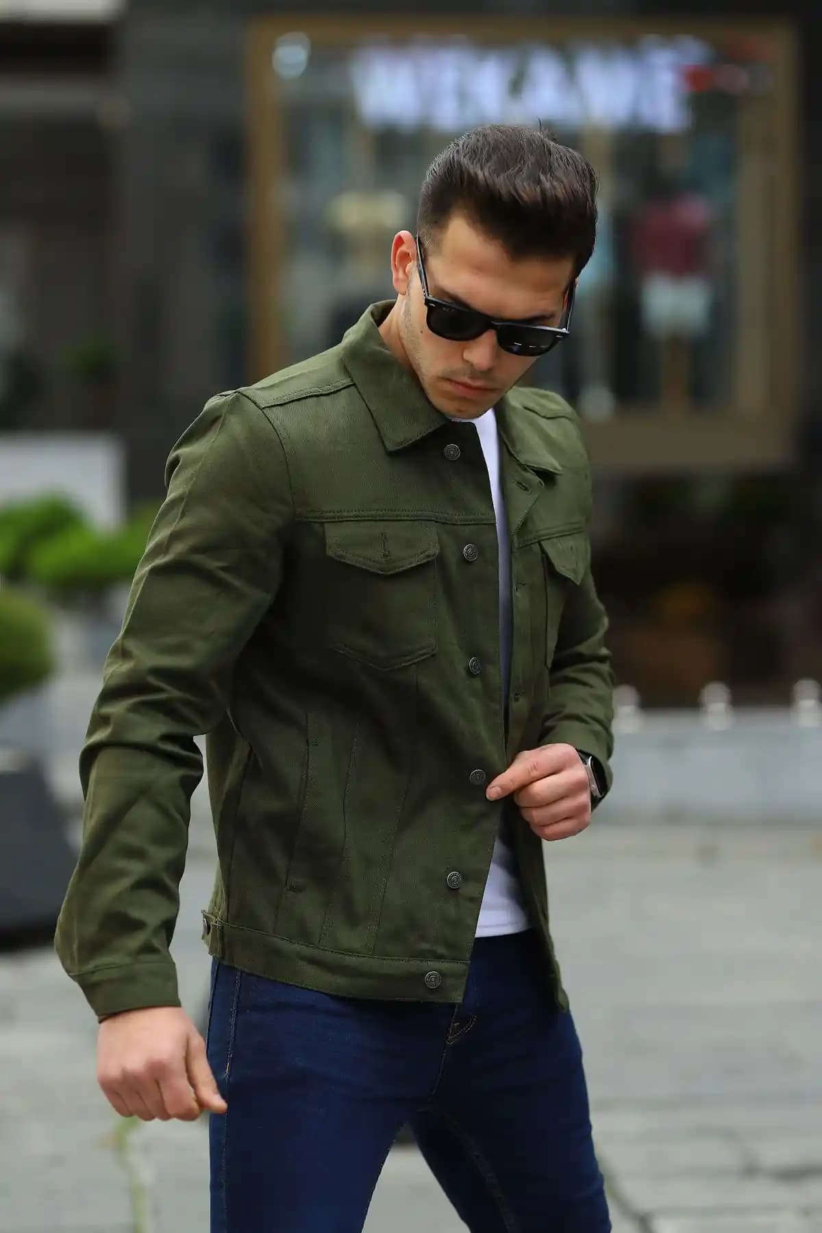 Haki Kot Ceketler Erkek Gardırobunun Zamansız ve Çok Yönlü Parçası