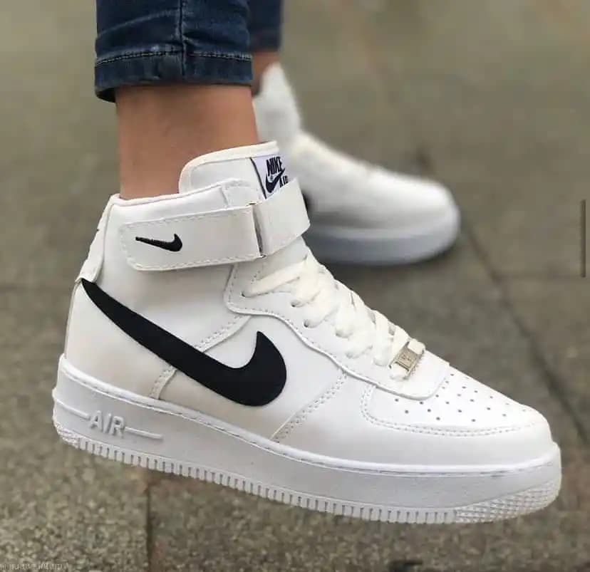 Hava Kuvvetleri Temalı Moda Trendleri Güç ve Asaletin Günlük Stilde Buluşması