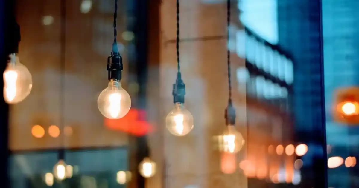 Hediye Kıyafetler: Moda Trendleri ve Sevdiklere Anlamlı Hediye Fikirleri