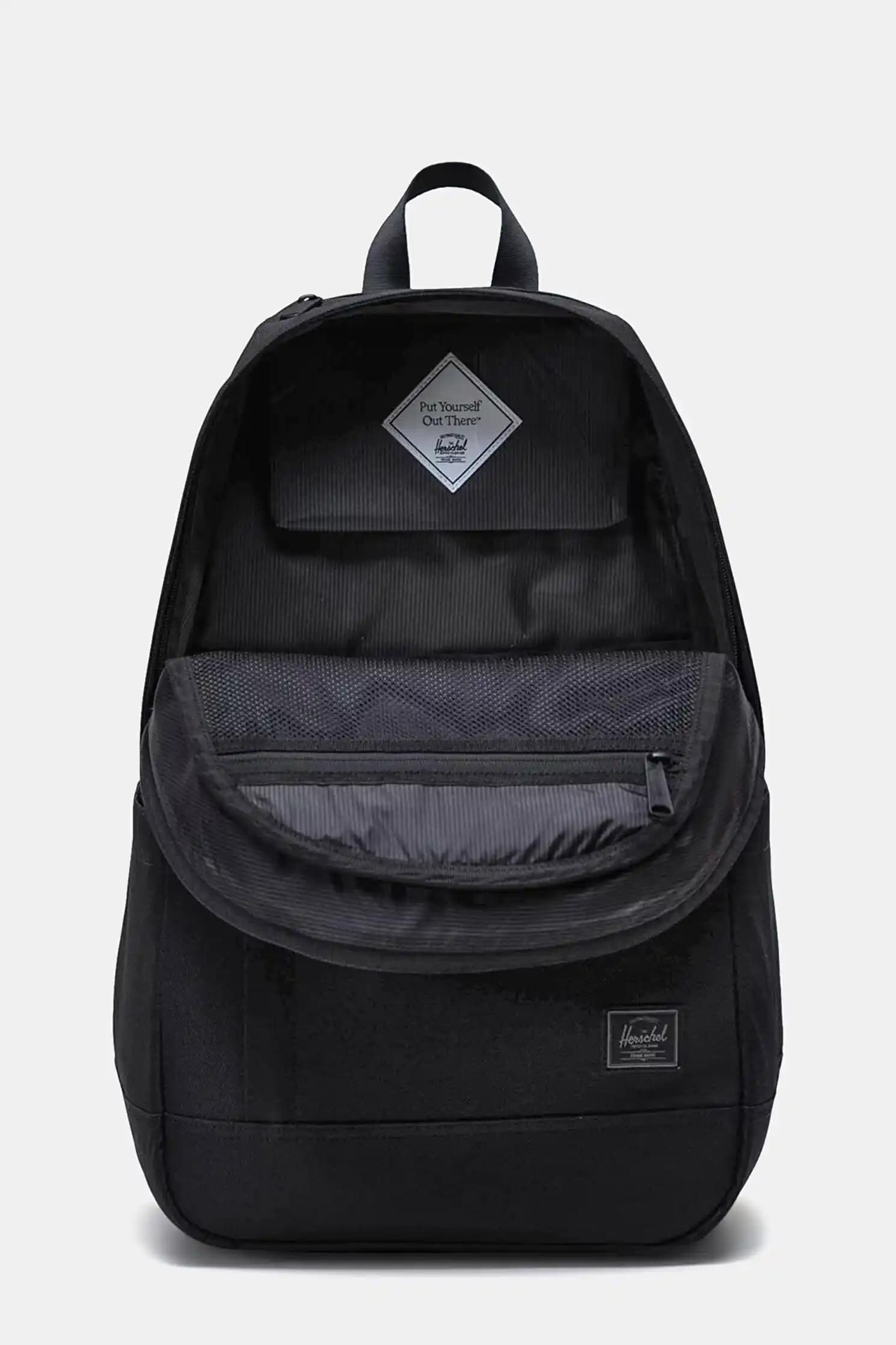 Herschel Erkek Sırt Çantaları: Moda ve Fonksiyonelliğin Modern Buluşması