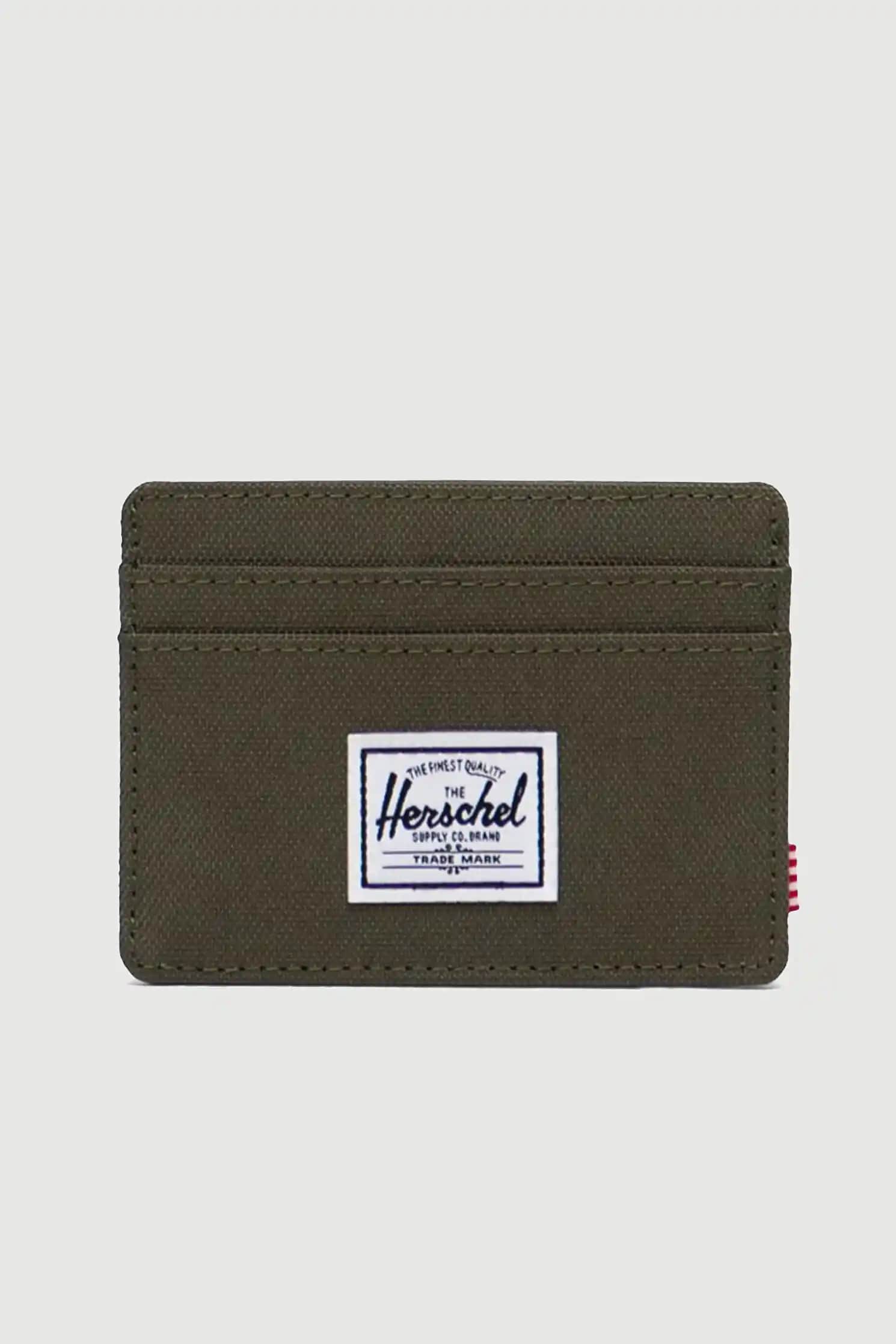 Herschel Kartlıkler: Moda ve Fonksiyonellikte Yenilikçi Tasarımlar ve Güncel Trendler