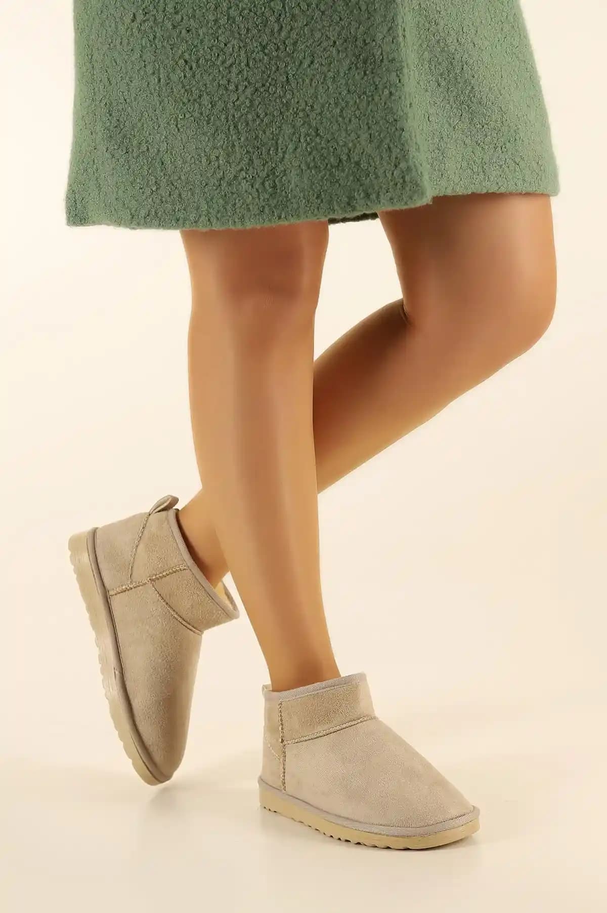 İçi Tüylü Kadın Botları: Kışın Şıklığınıza Şıklık Katan Moda ve Stil İpuçları
