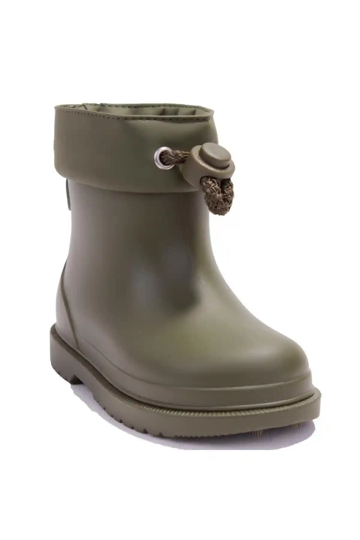 Igor Erkek Çocuk Çizme Modası: Güncel Trendler ve Stil İpuçları