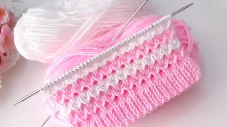 İki Renkli Yelek Modelleri: Moda Dünyasında Renklerin Çekiciliği ve Stil İpuçları