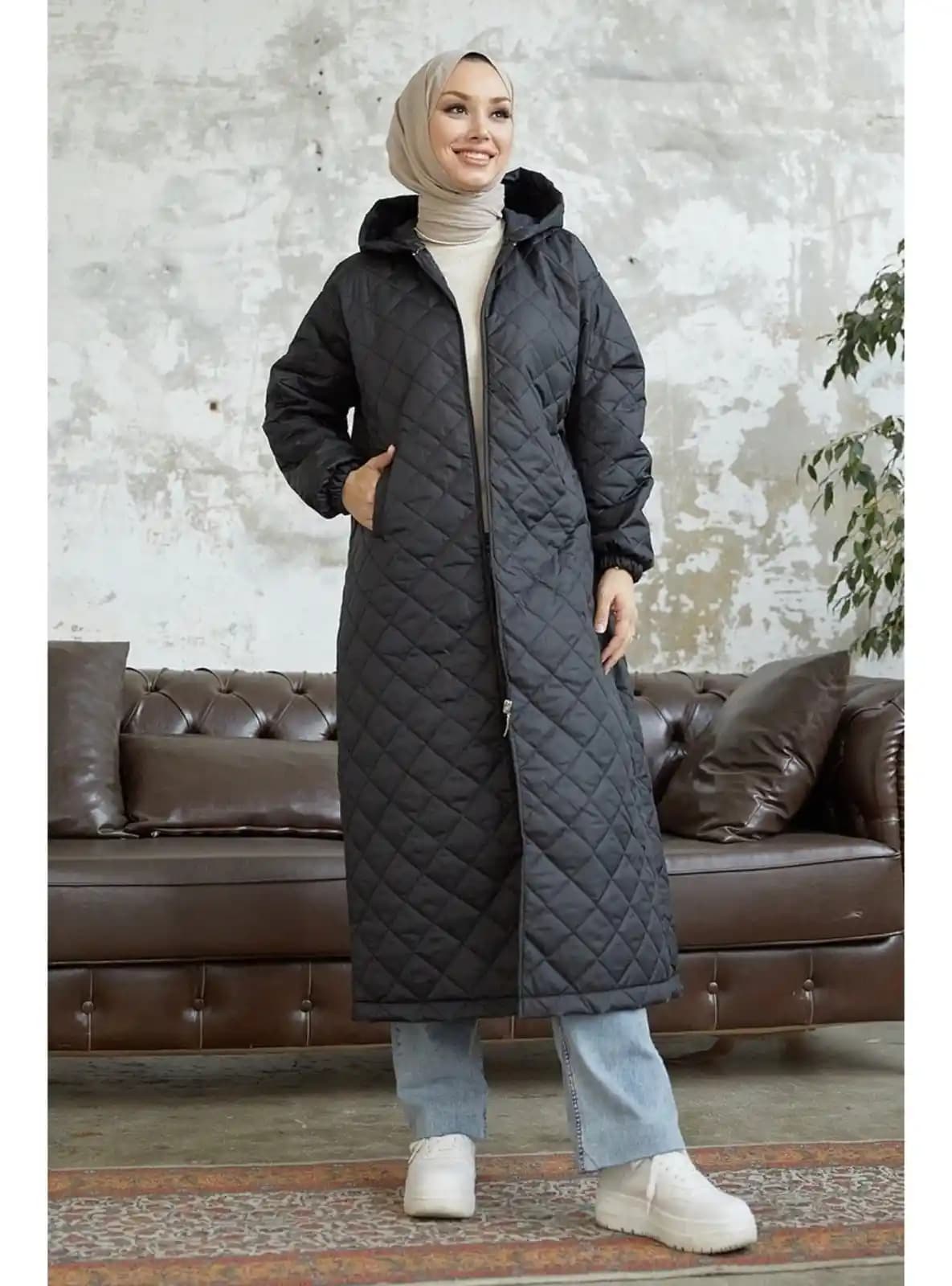 İnce Kapitone Uzun Montlar: Modern Şıklık ve Fonksiyonellik Bir Arada