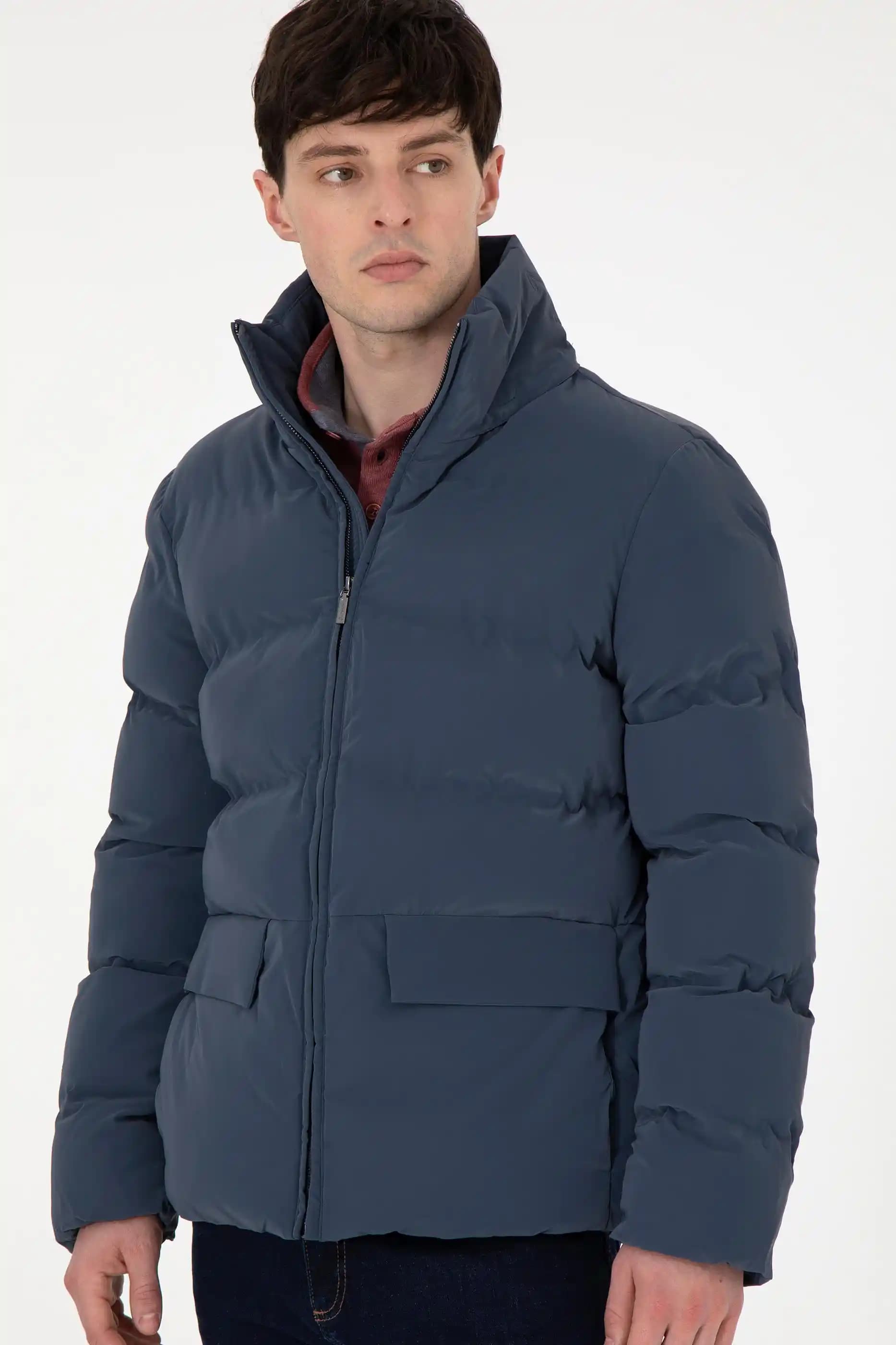 Indigo Mont: Moda Dünyasında Renk ve Kumaş Trendlerinin Güncel Yansıması