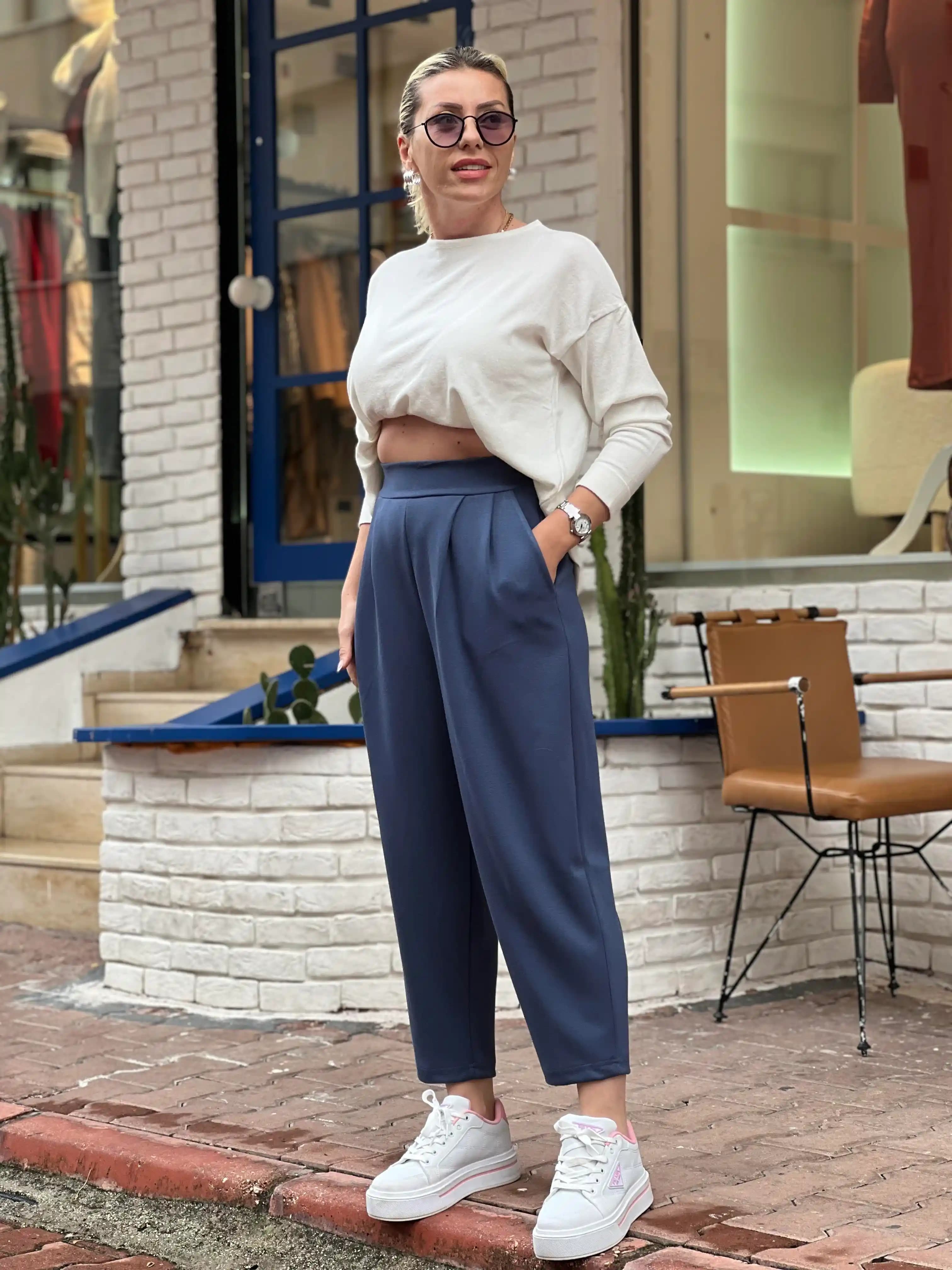 Indigo Pantolonların Moda Dünyasındaki Yeri ve Stil İpuçları