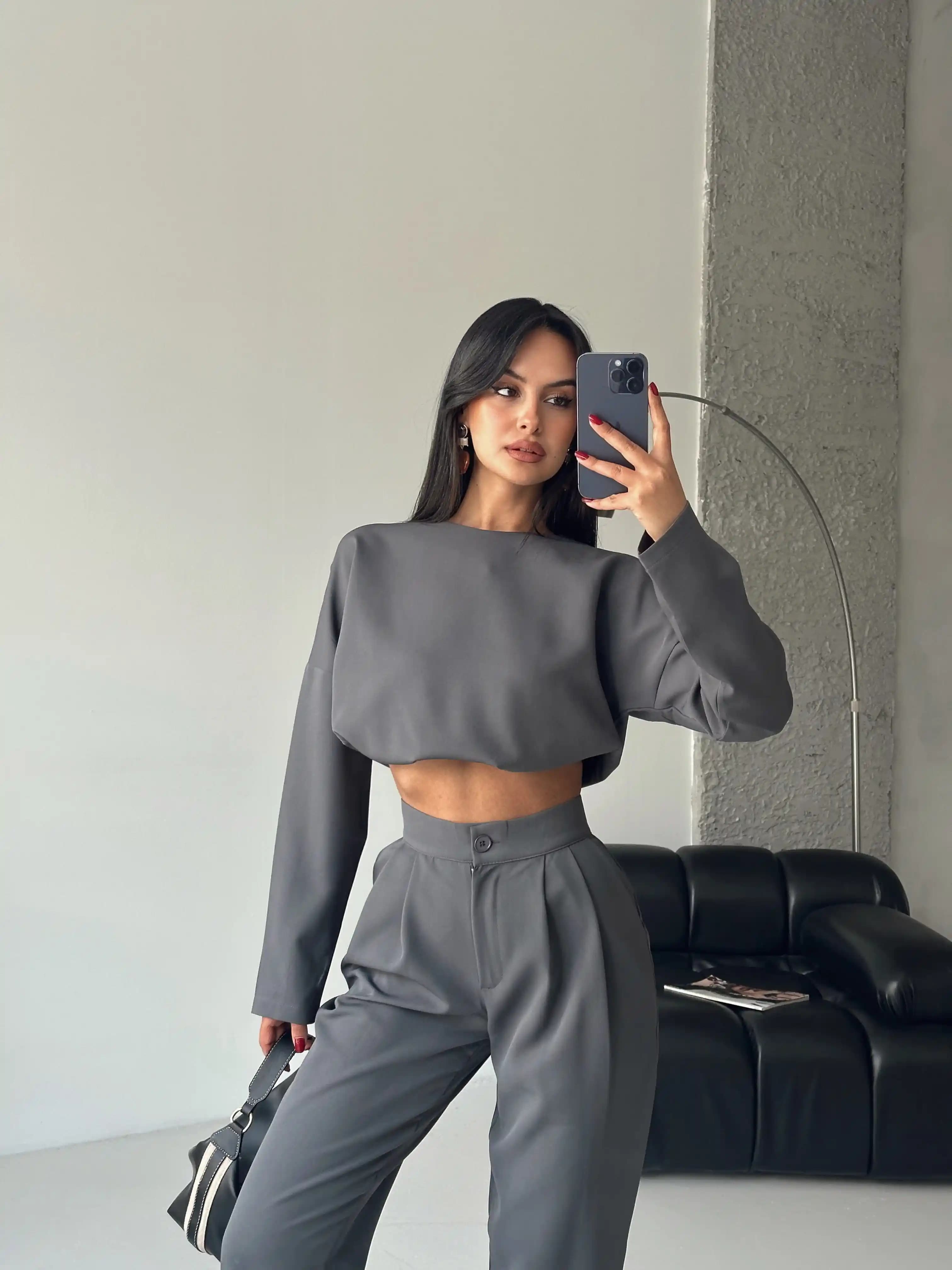 İndirimli Giyim Trendleri ve Ekonomik Alışverişin Avantajları Rehberi