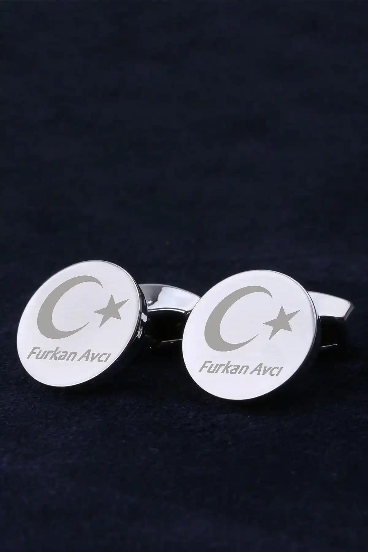 İsmime Özel Kol Düğmesi: Kişisel Tarz ve Şıklığı Yansıtan Moda Detayı