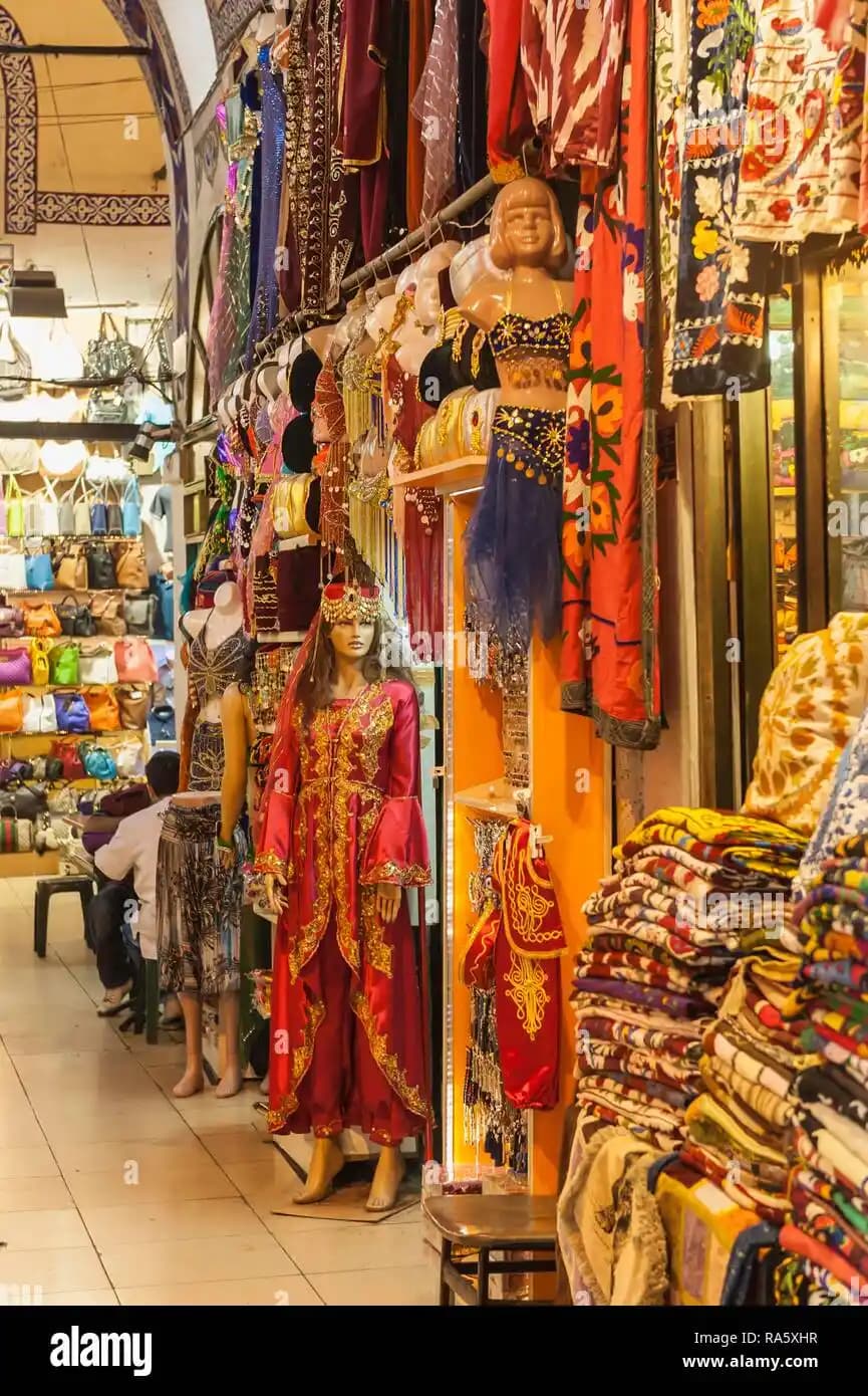 İstanbul'un Kıyafet Pazarı: Geleneksel ve Modern Moda Seçenekleriyle Zengin Çeşitlilik