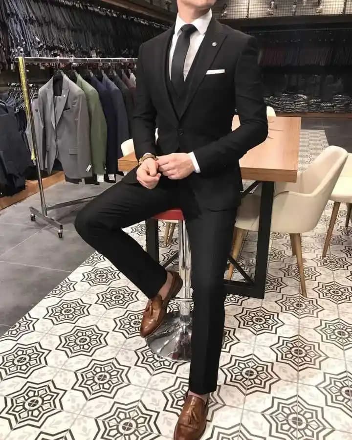 İsteme Özel Takım Elbise: Moda ve Zarafetin Güncel Yansımaları