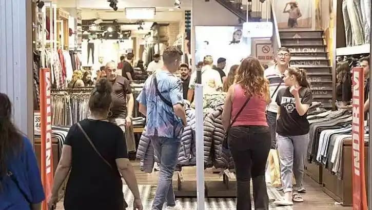İstiklal Caddesi: İstanbul’un Moda ve Alışverişin Kalbinde Eşsiz Mağazalar ve Trendler