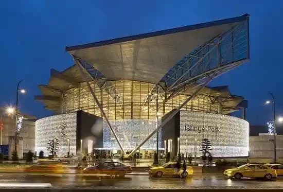 İstinye Park Moda ve Alışveriş Merkezi: Güncel Trendler ve Lüks Markalarla Dolu Bir Deneyim
