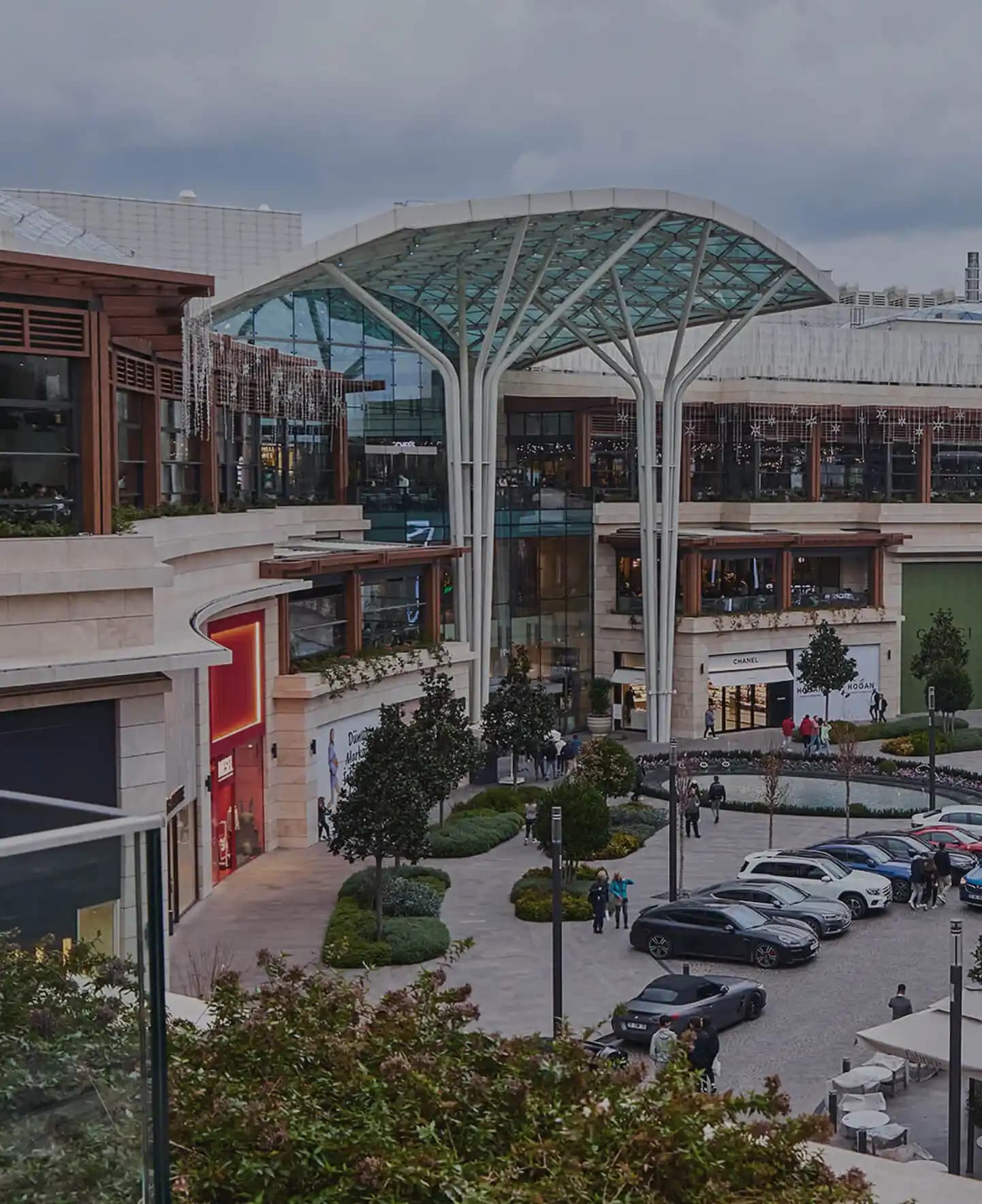 İstinye Park ve İzmir'de Moda Deneyimleri: Trendler ve Alışkanlıklar Analizi